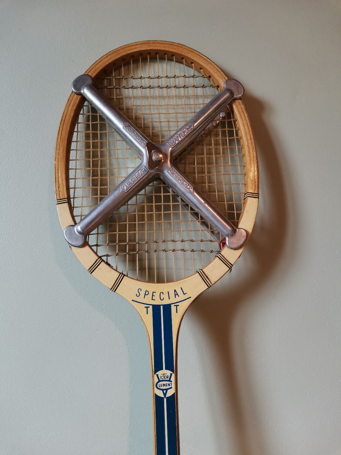 Vintage wooden tennis racket special t Victor Clément metal structure Zephyr