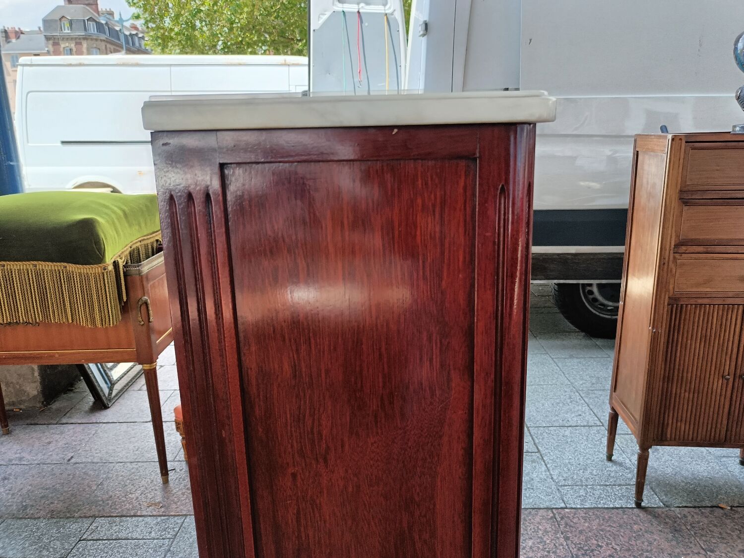 Bookcase forming showcase styleLouis XVI marble top