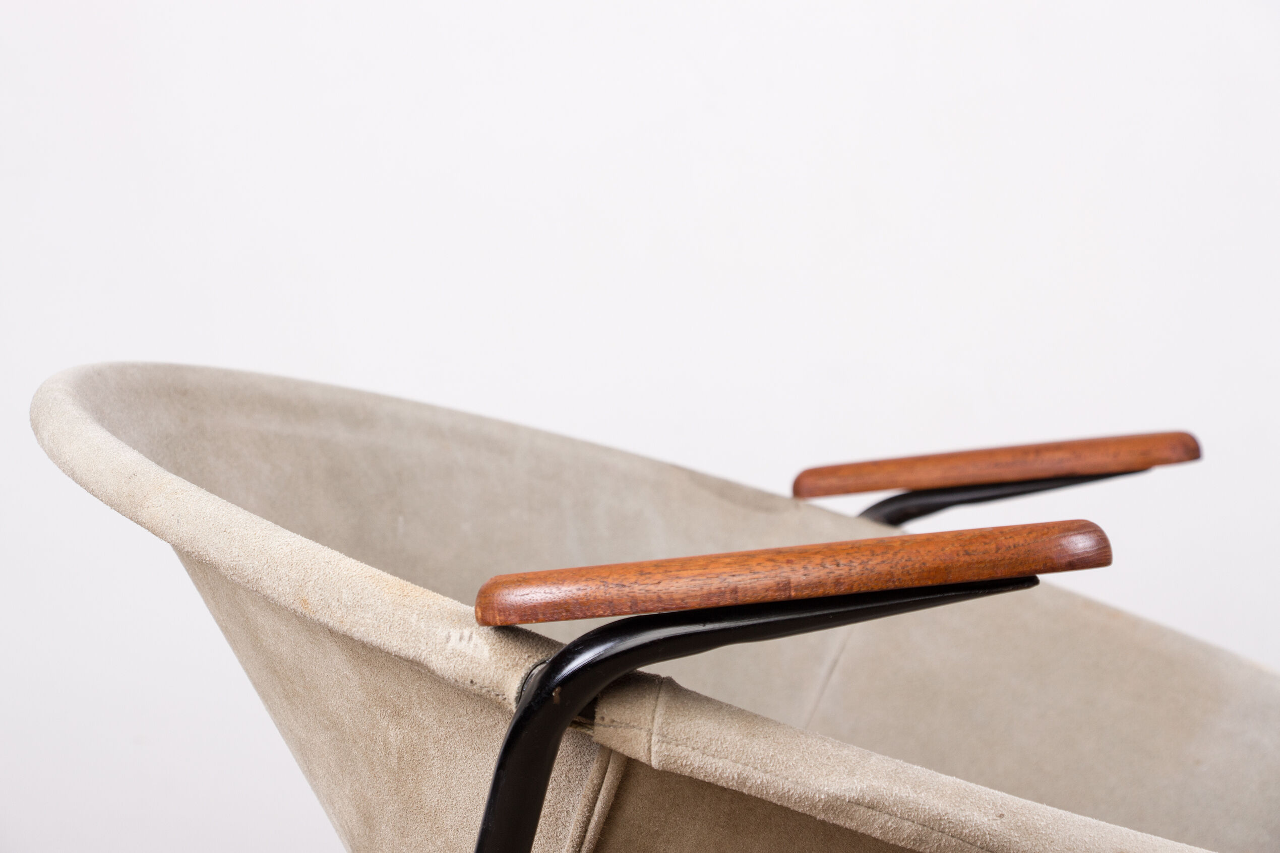 Danish armchair in Leather, Steel and Teak, Balloon model by Hans Olsen 1960.