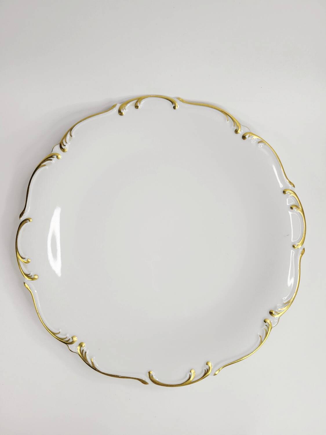 Round antique plate in gilded porcelain, Tirschenreuth, Bavaria