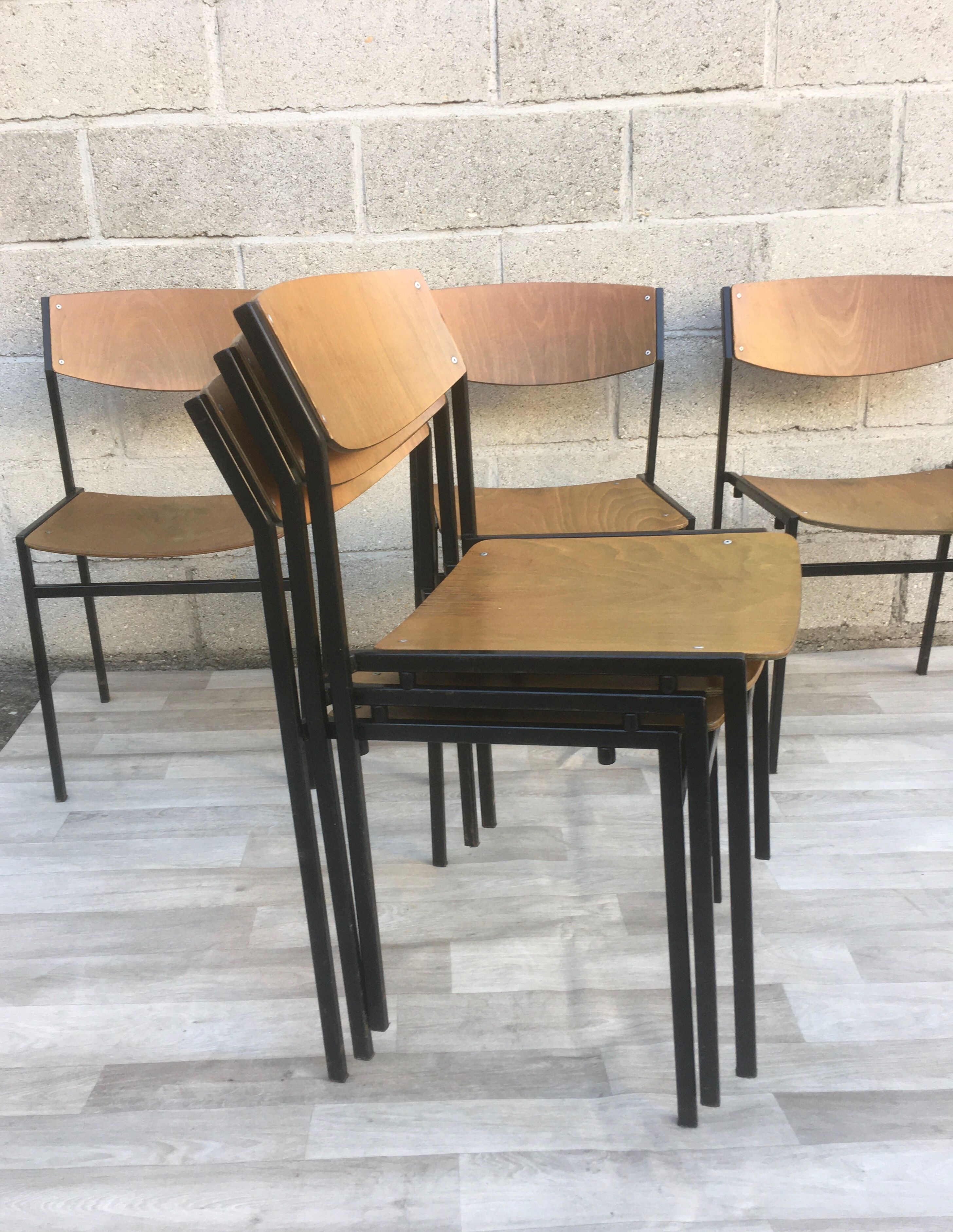 ♻️ Set of 6 chairs designed by designer Gijs van der sluis.