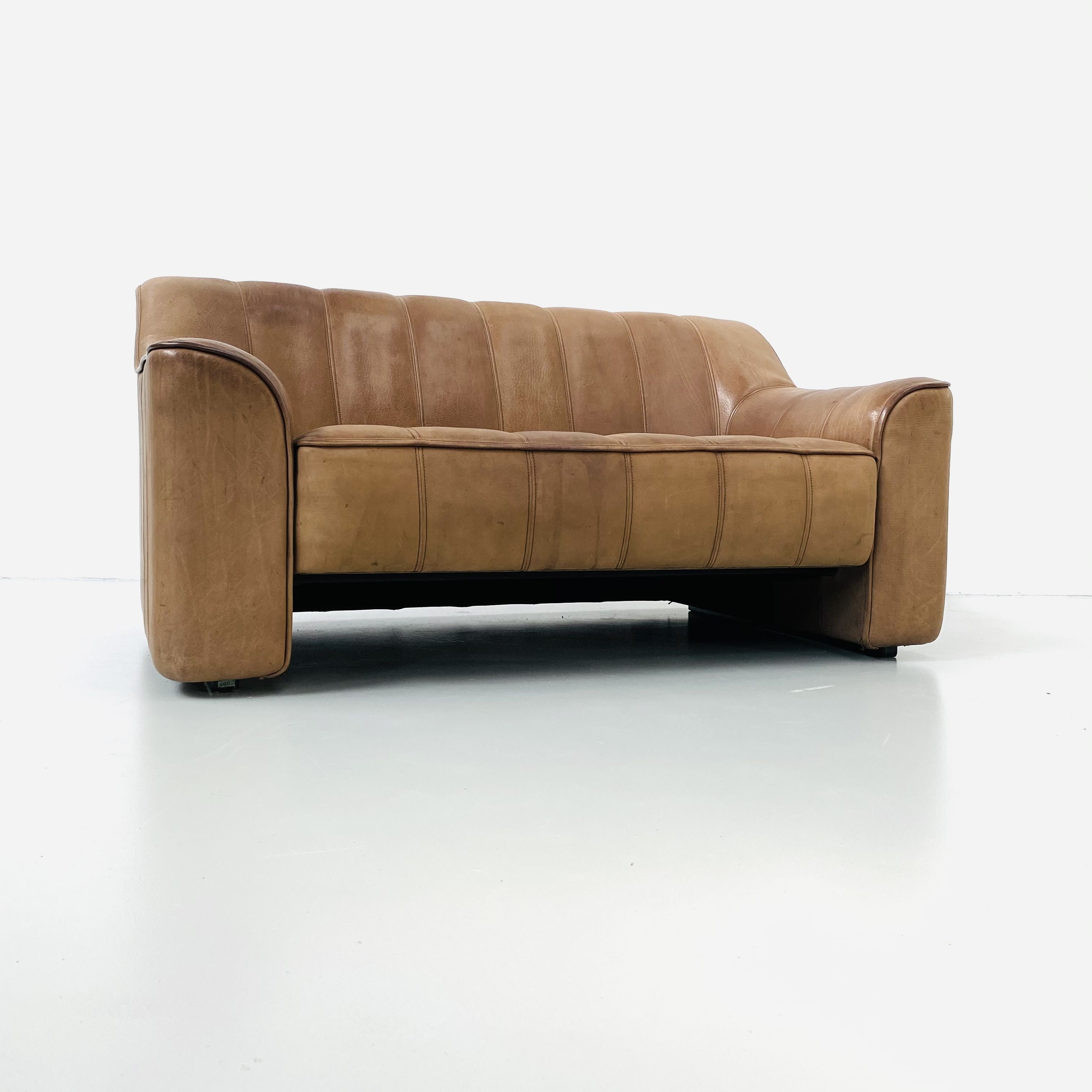 Mid-Century Swiss Cognac Leather DeSede DS-44  Extendable 2-seater Sofa by DeSede 1970s.