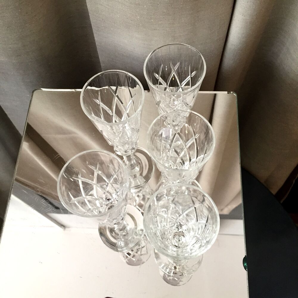 Suite of 5 crystal champagne flutes