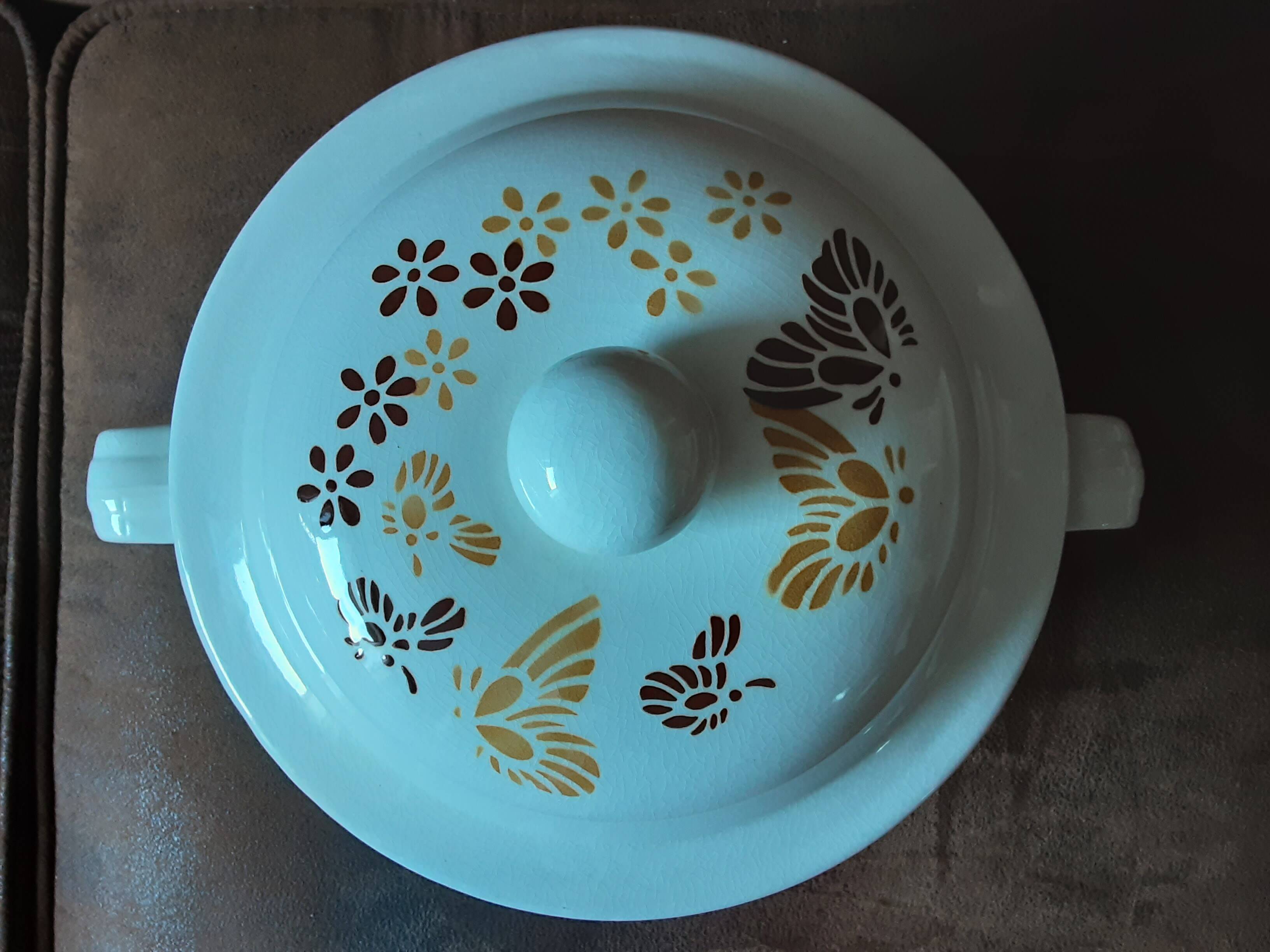 Sarreguemines soup tureen and lid