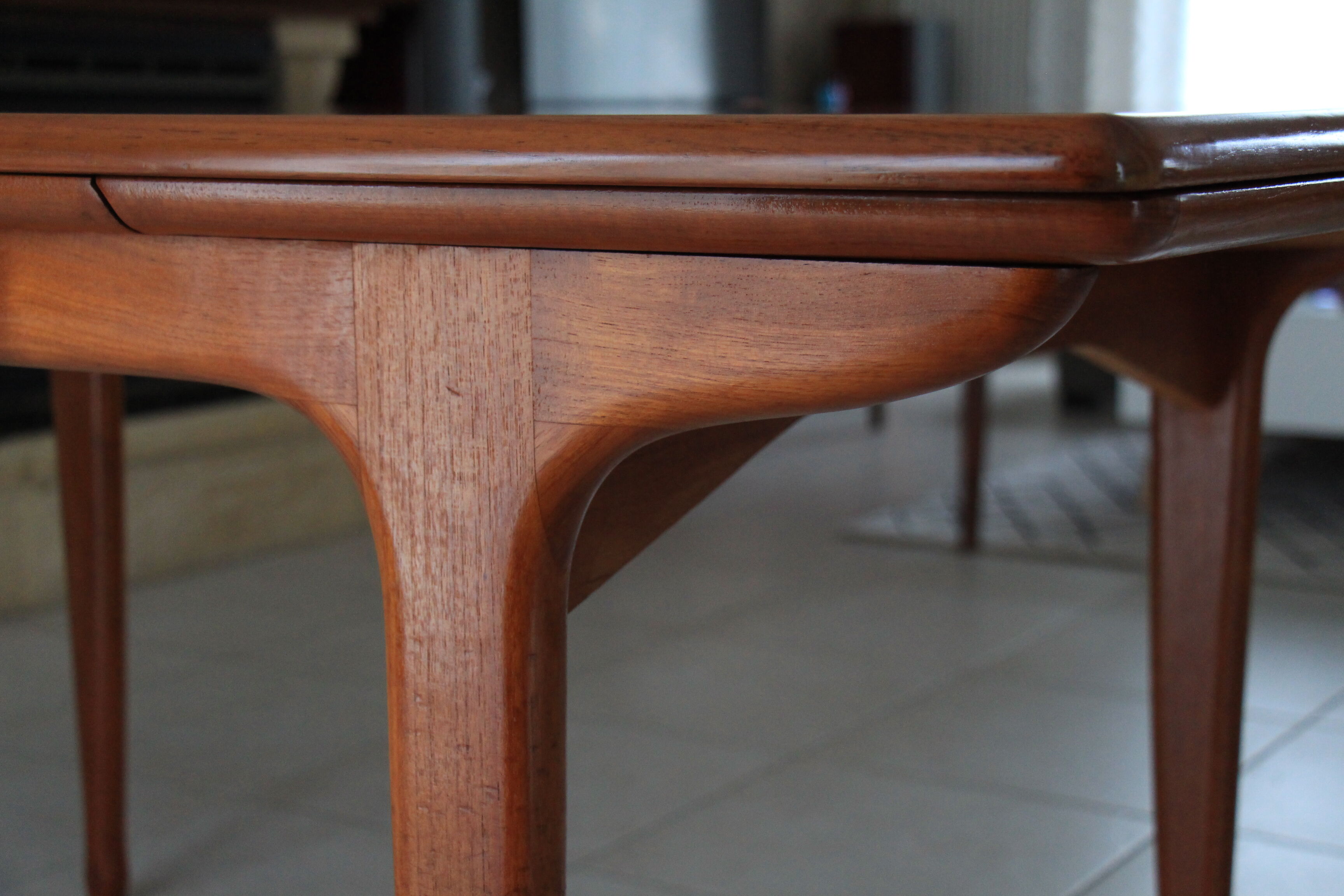 Table design scandinave en teck "meuble tv paris"