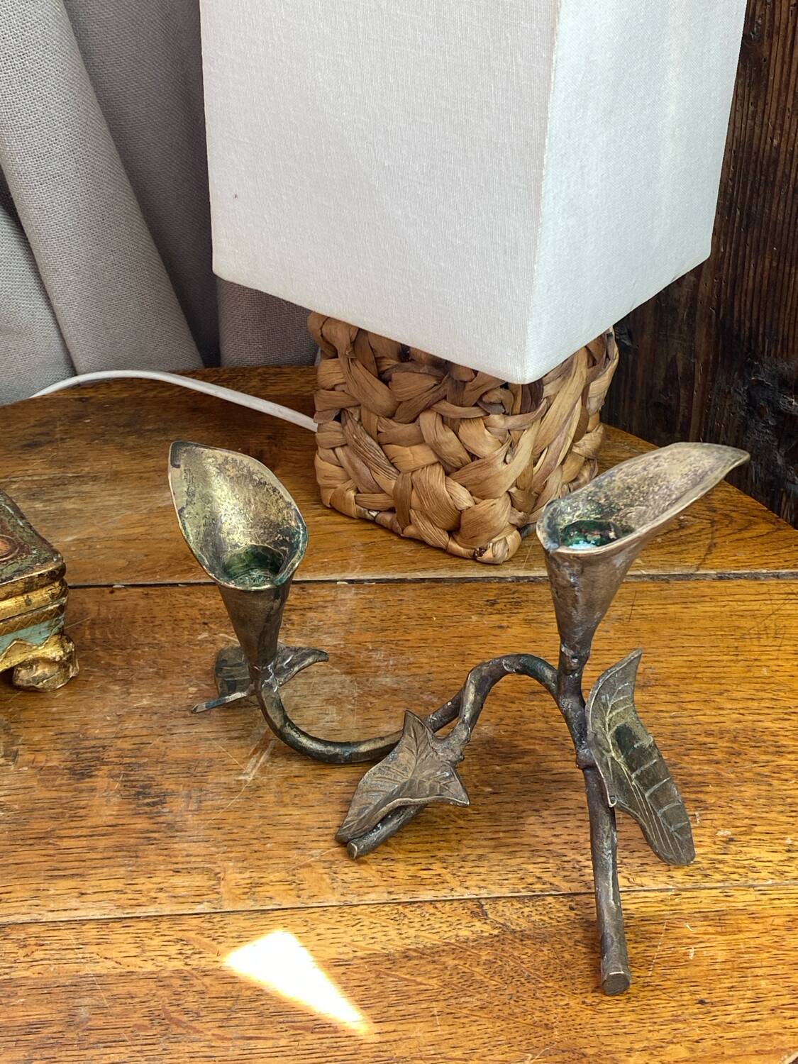 Bougeoir floriforme en bronze
