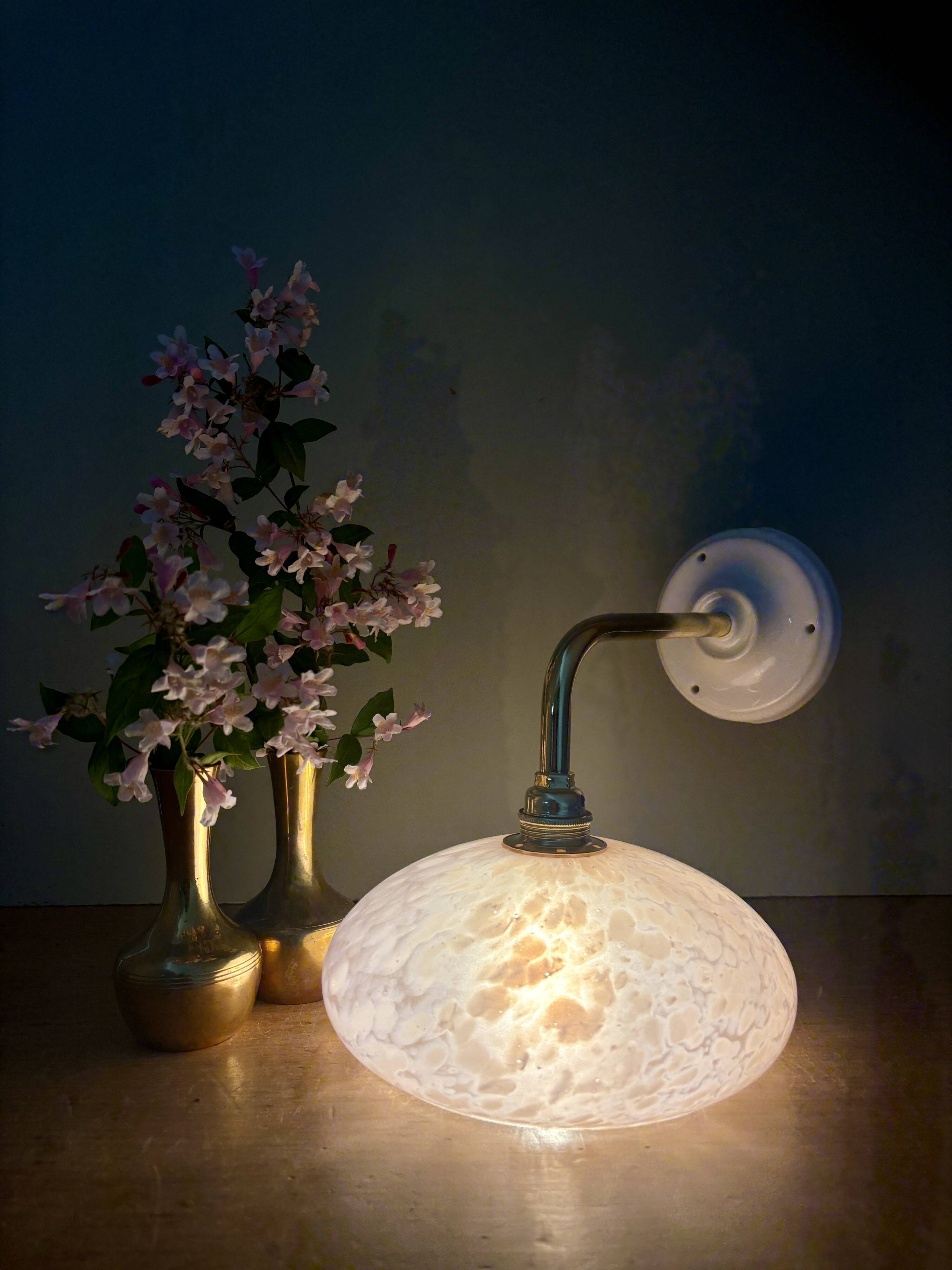 Elbow wall light, vintage glass lampshade from Clichy in pink.