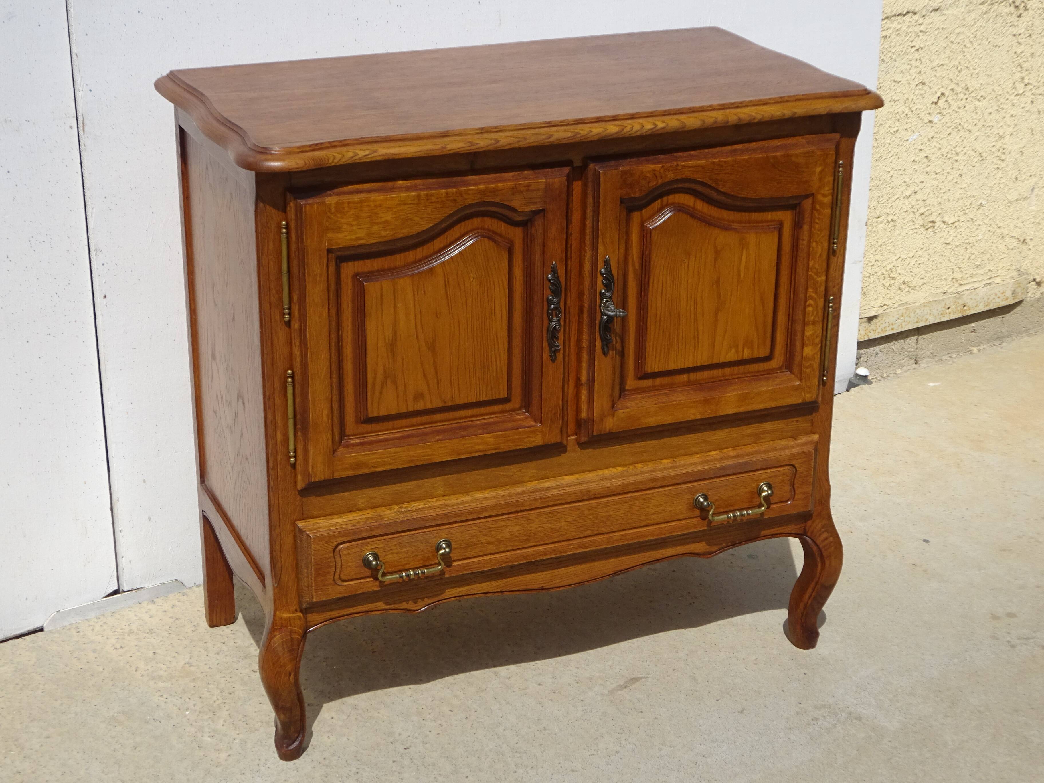 Small oak sideboard, rotating tray
