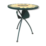 Old tripode table