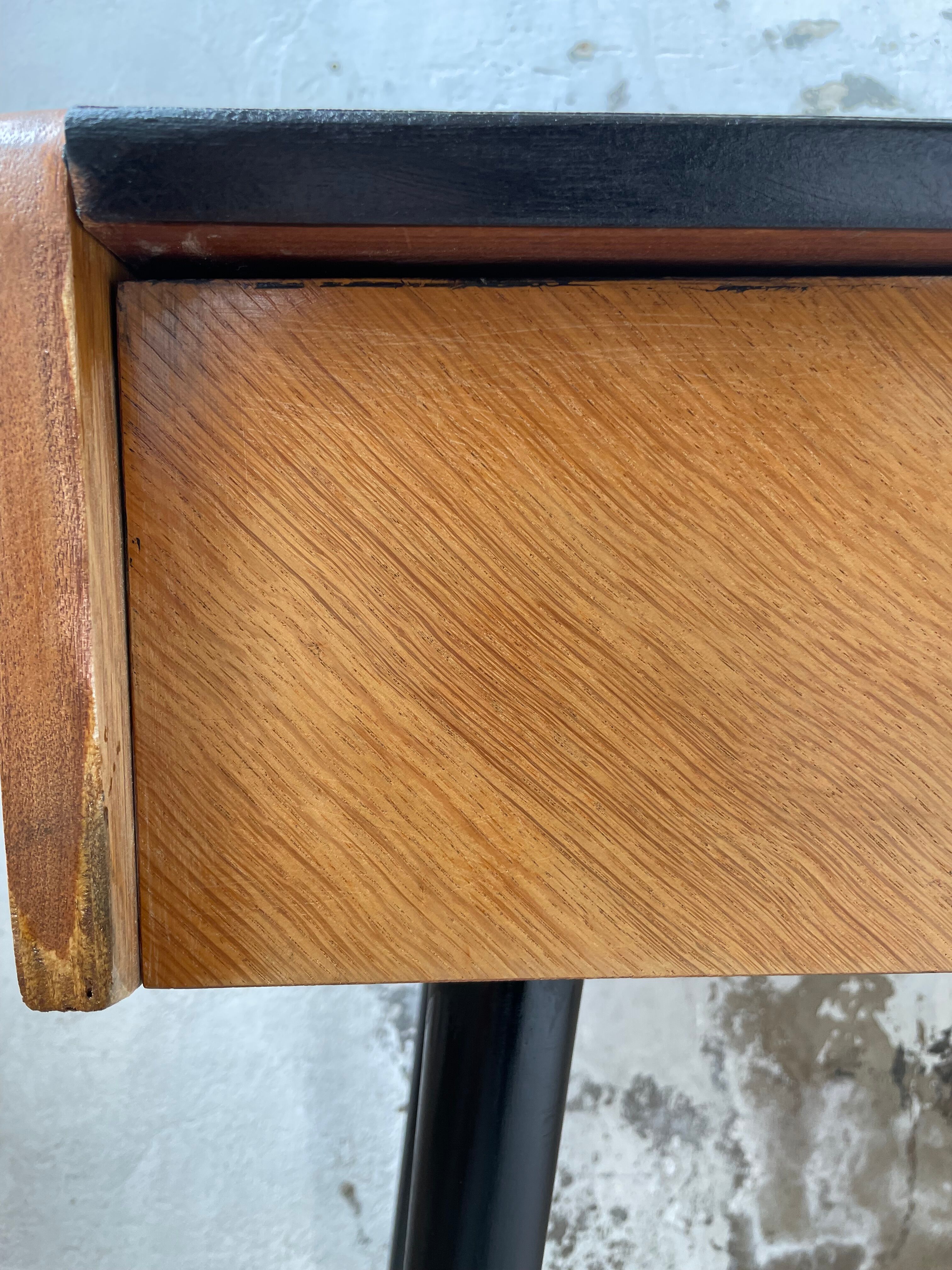 Console desktop feet compass 60s