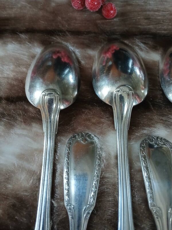 14 couverts anciens en métal argenté