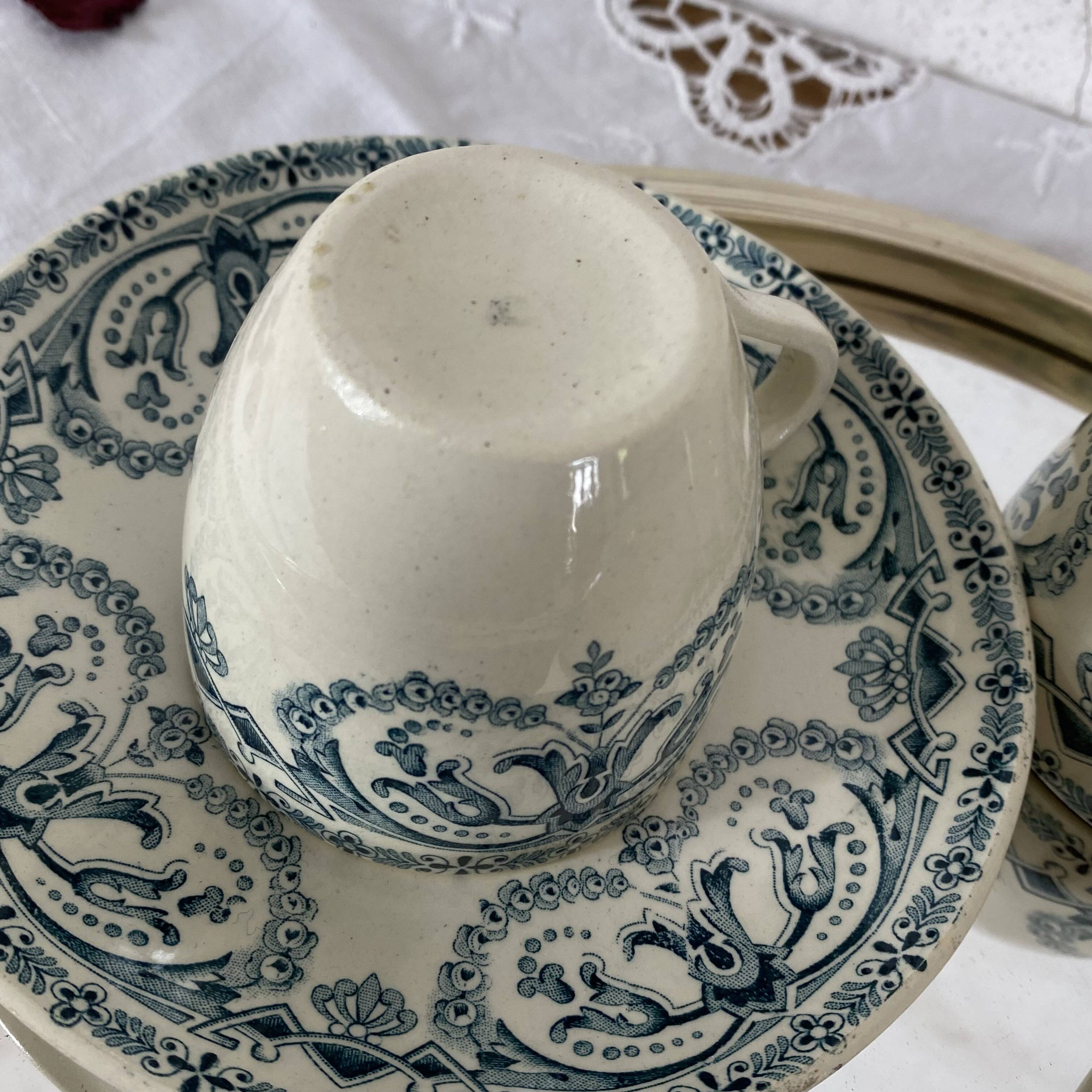 2 tasses terre de fer Saint Amand et Hamage modèle Guirlande vert