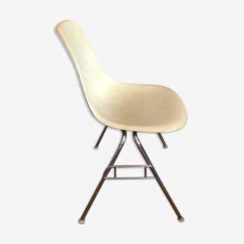 Chair by Charles et Ray Eames