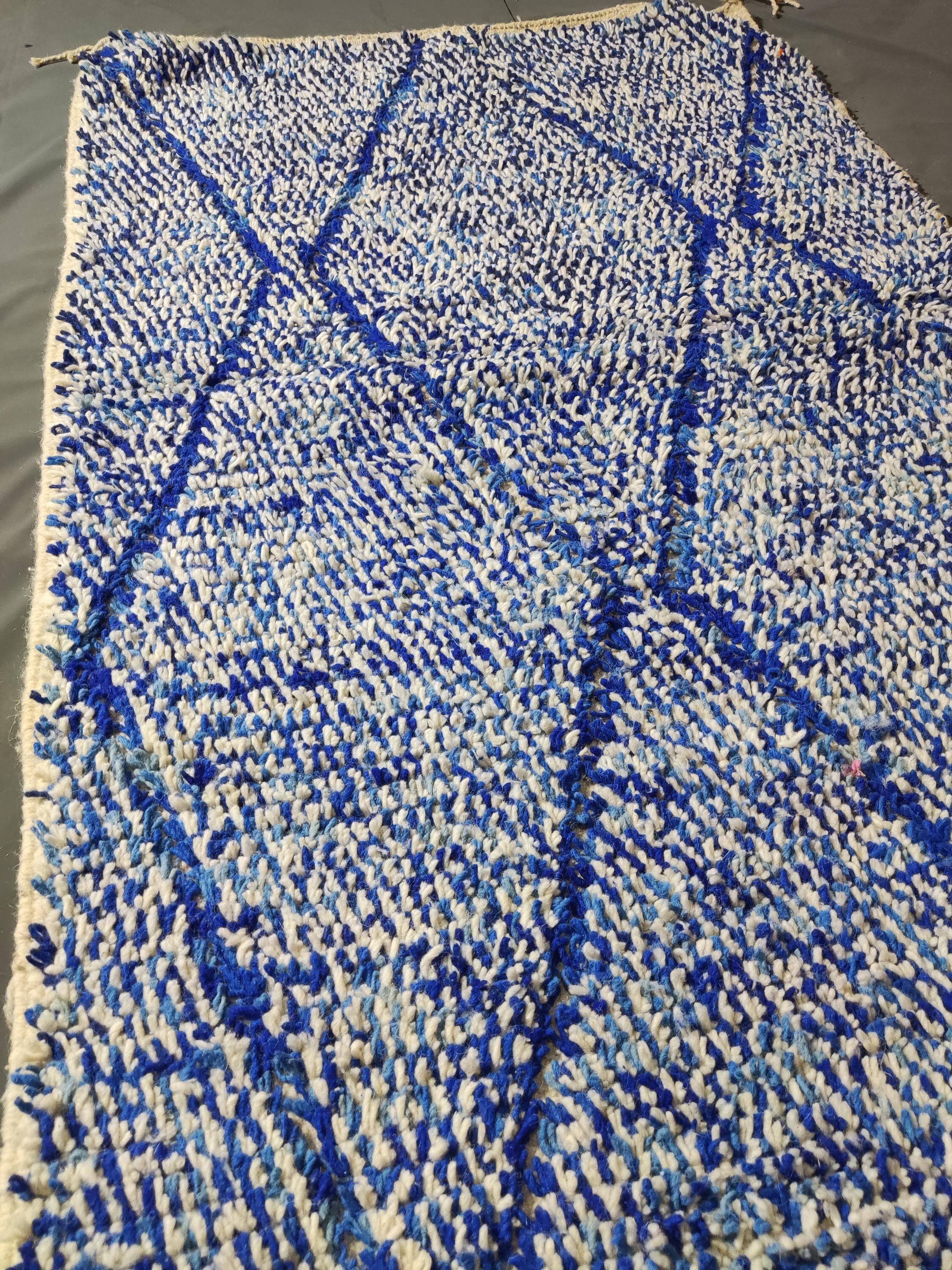 Handmade Berber rug in wool 3 x 2 m