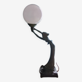 Women's statuette lamp