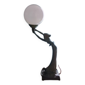 Women's statuette lamp