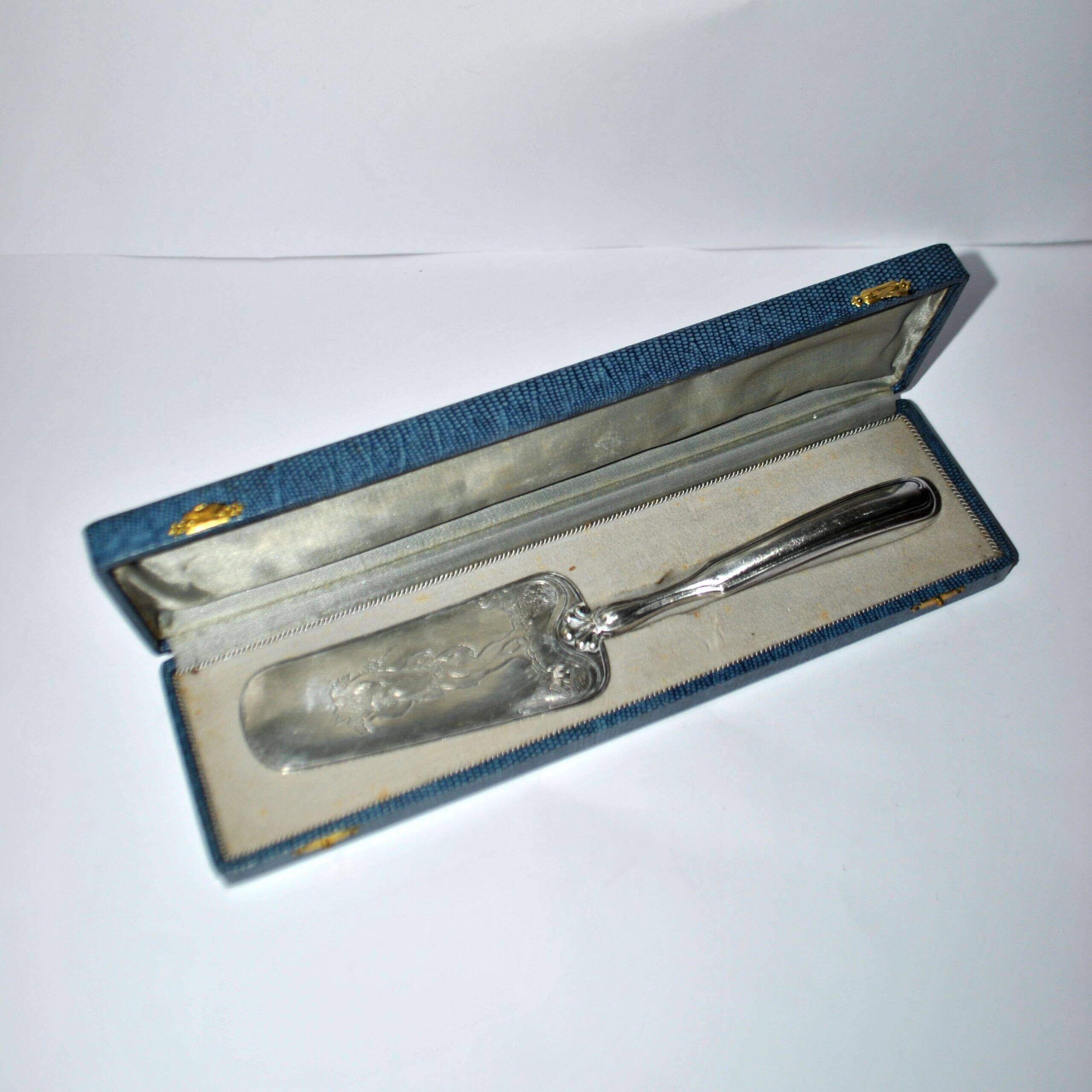Cake server with engraved decoration Bacchus Vintage Silverware