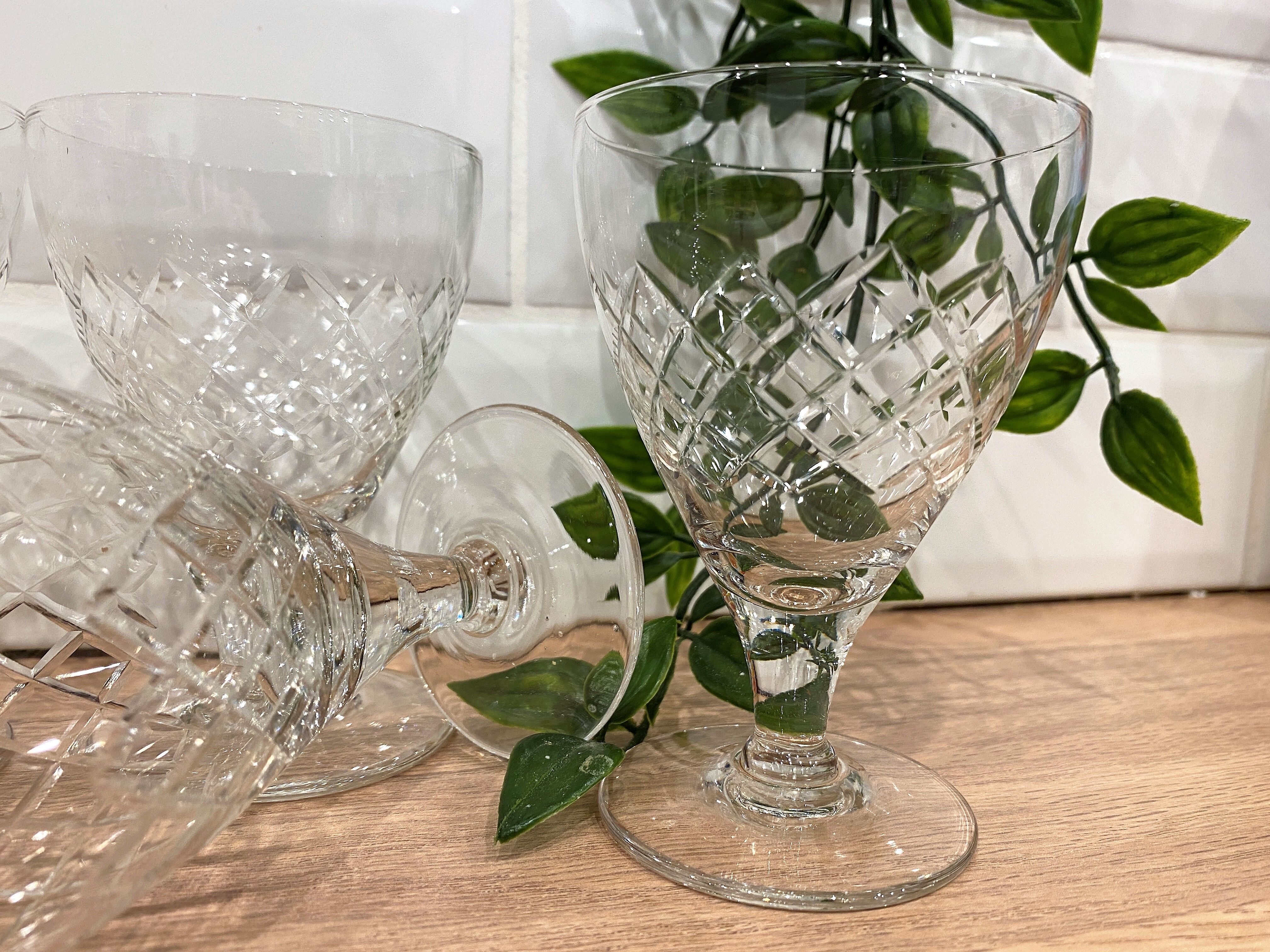 Set of 4 wine glasses in cut glass