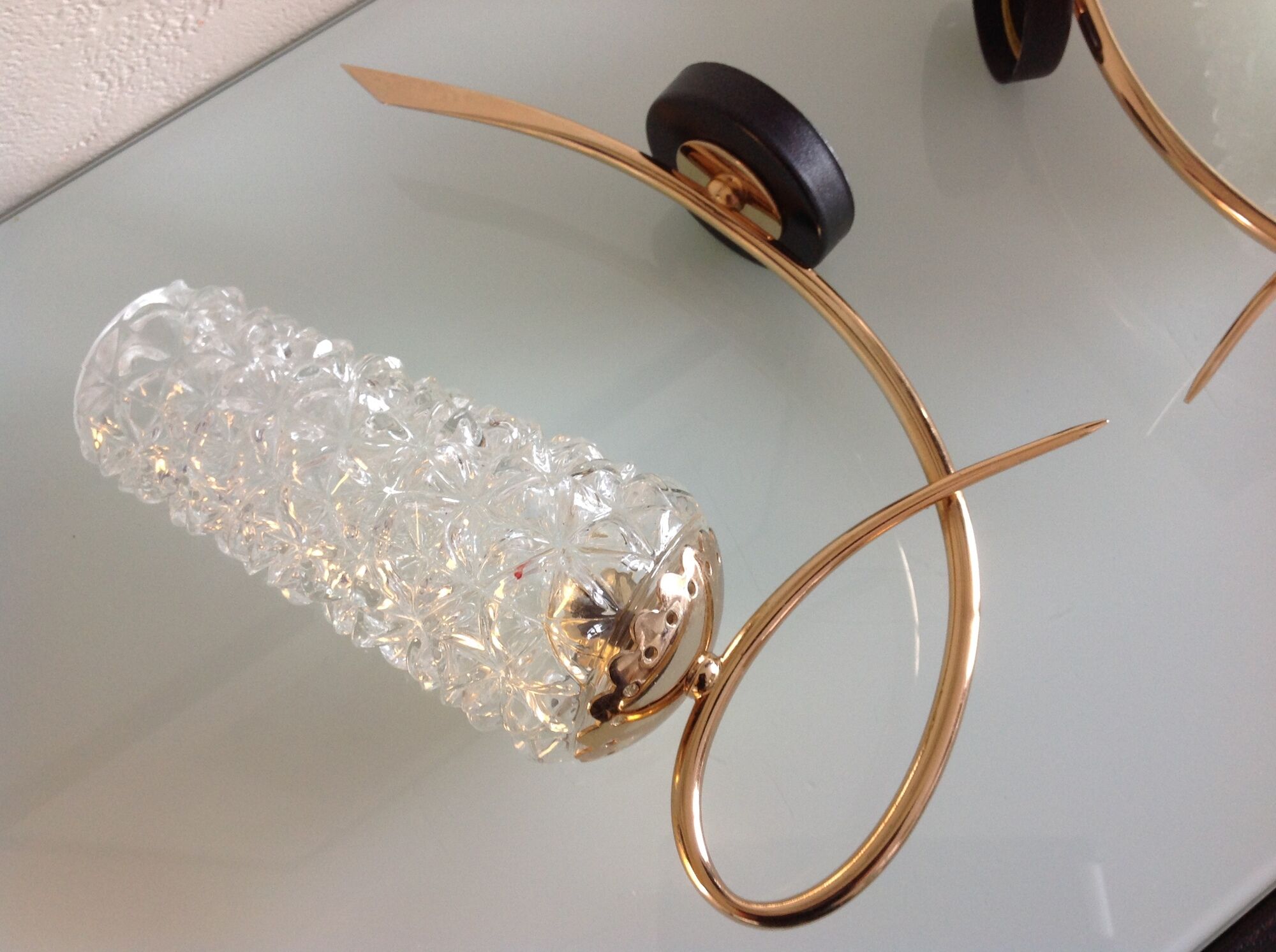 Pair of brass sconces and structured tulip glass 60/70s