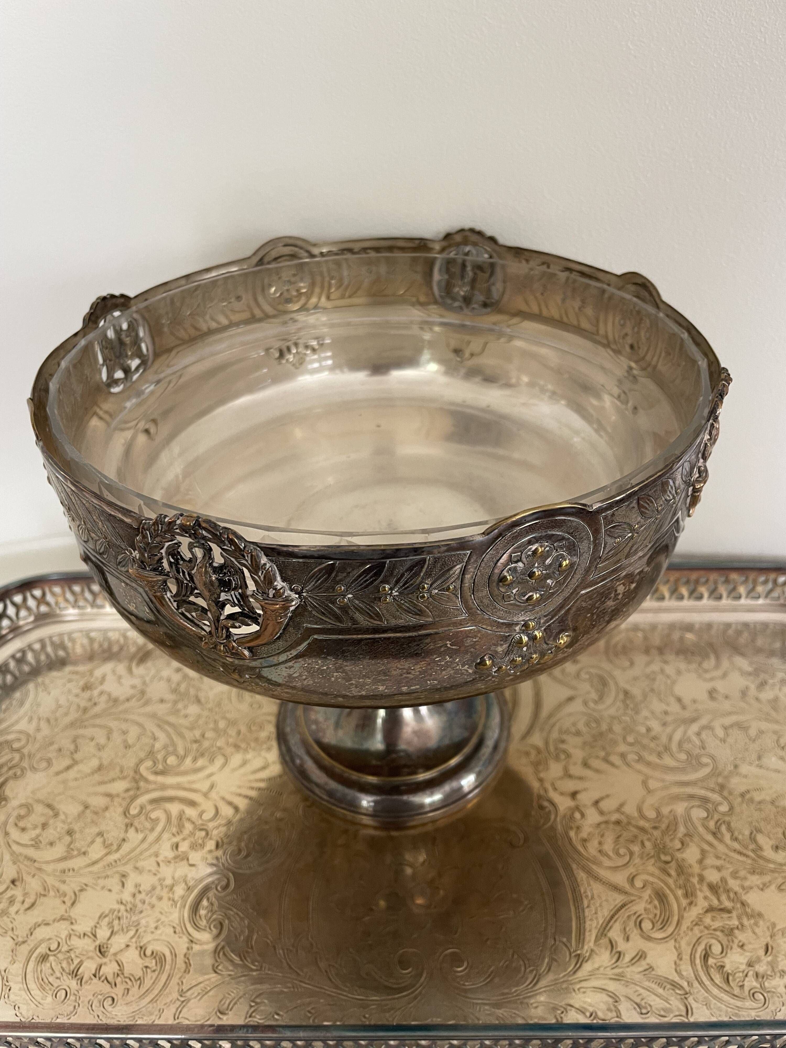 set of 3 silver metal chisel bowls with their tray