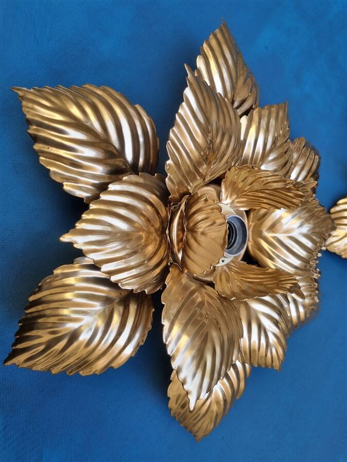Pair of Masca flower wall lights in gold metal