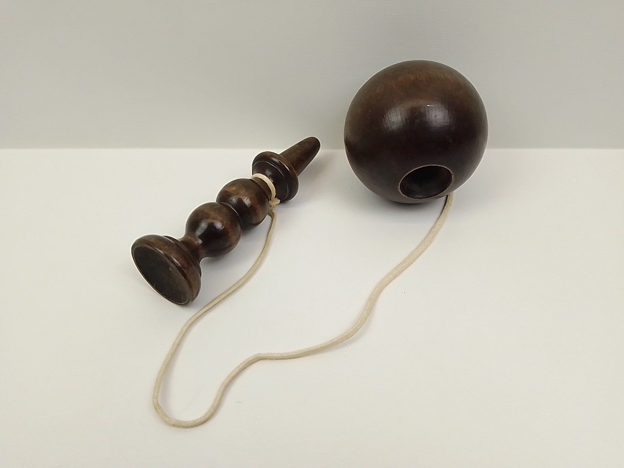 Bilboquet in dark wood 20 cm
