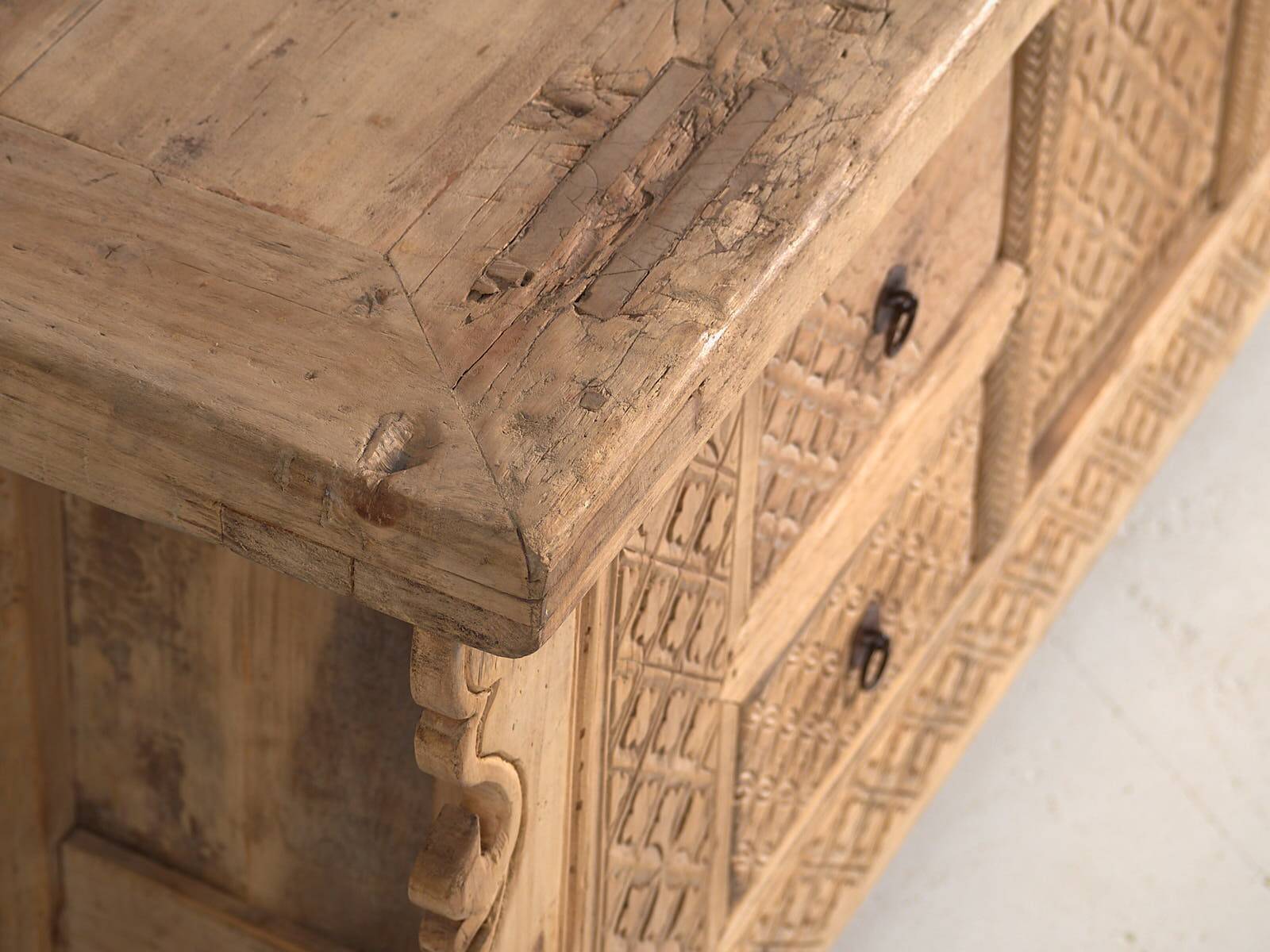 Ancien meuble TV sculpté à la main (c.1900)