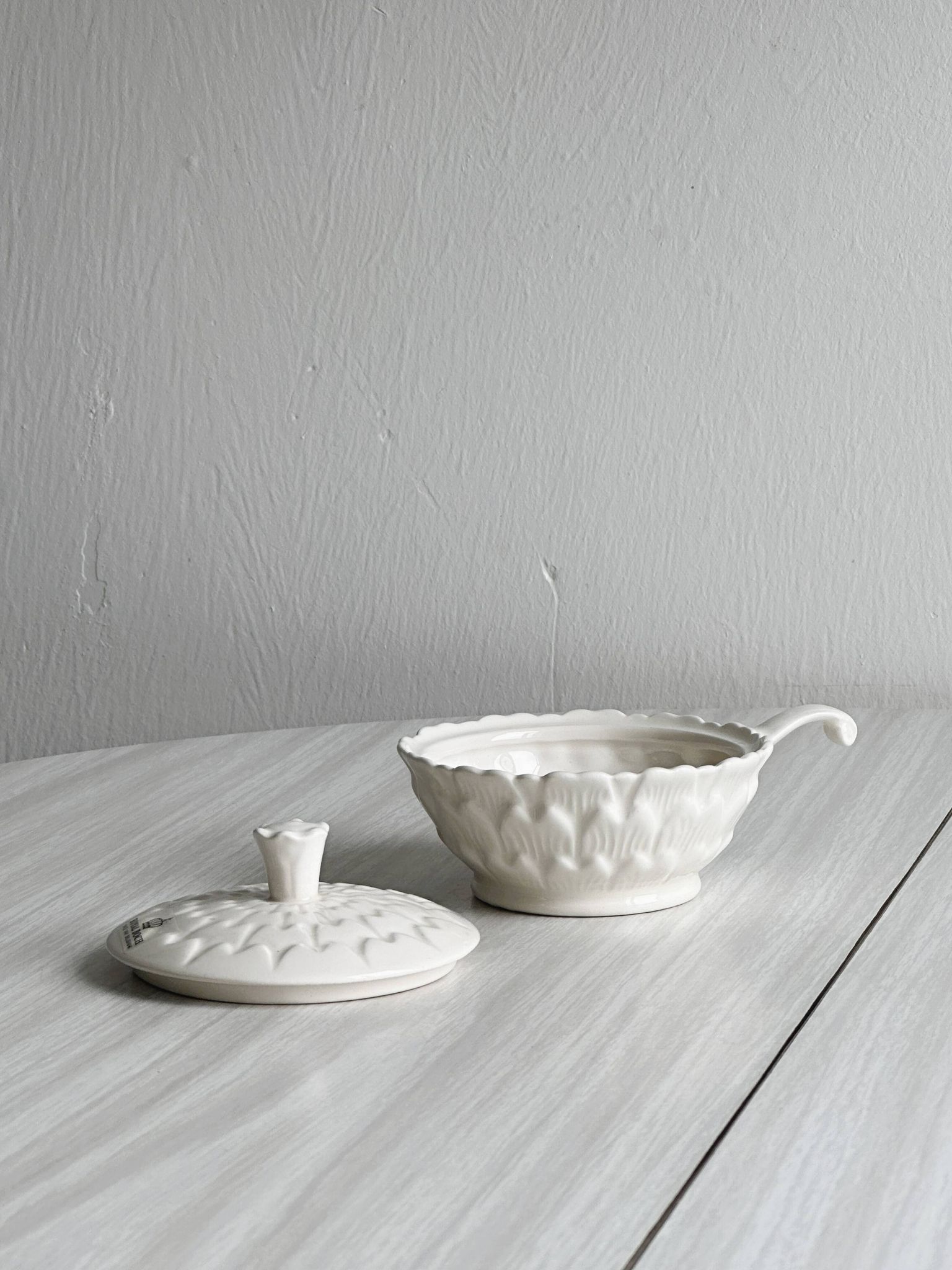 Sucrier ou boîte à condiments, porcelaine blanche
