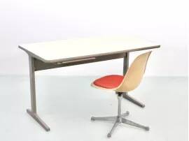 Small Action office desk by George Nelson for Mobilier international