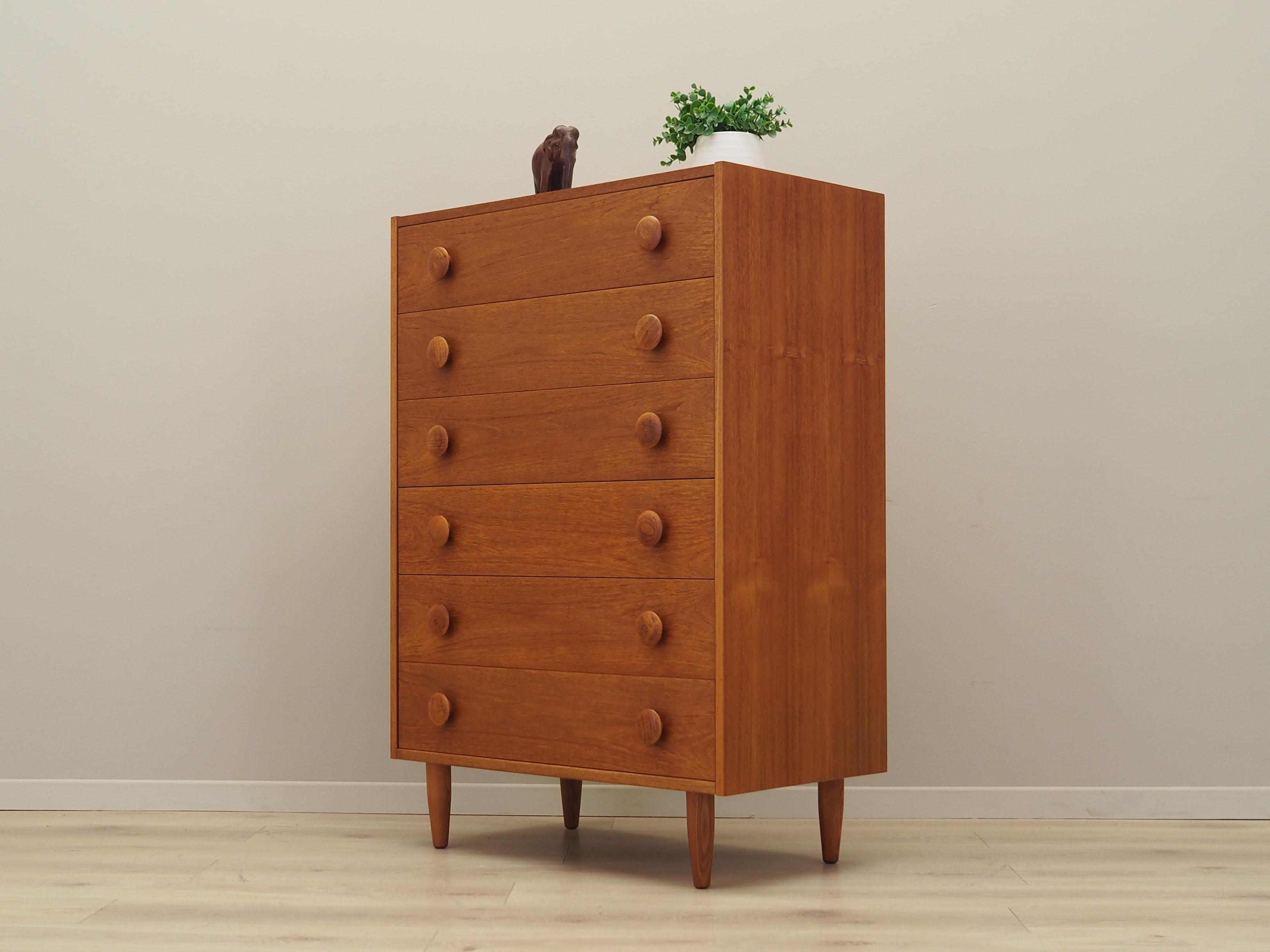 Commode en teck, design danois, années 1960, production Danemark