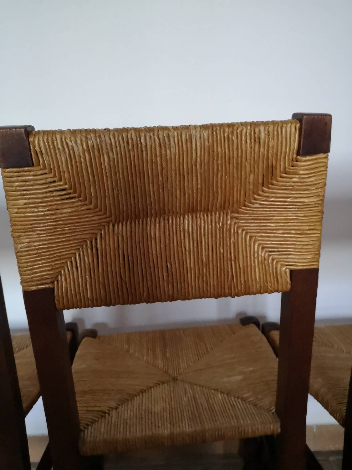 Set of 5 straw chairs