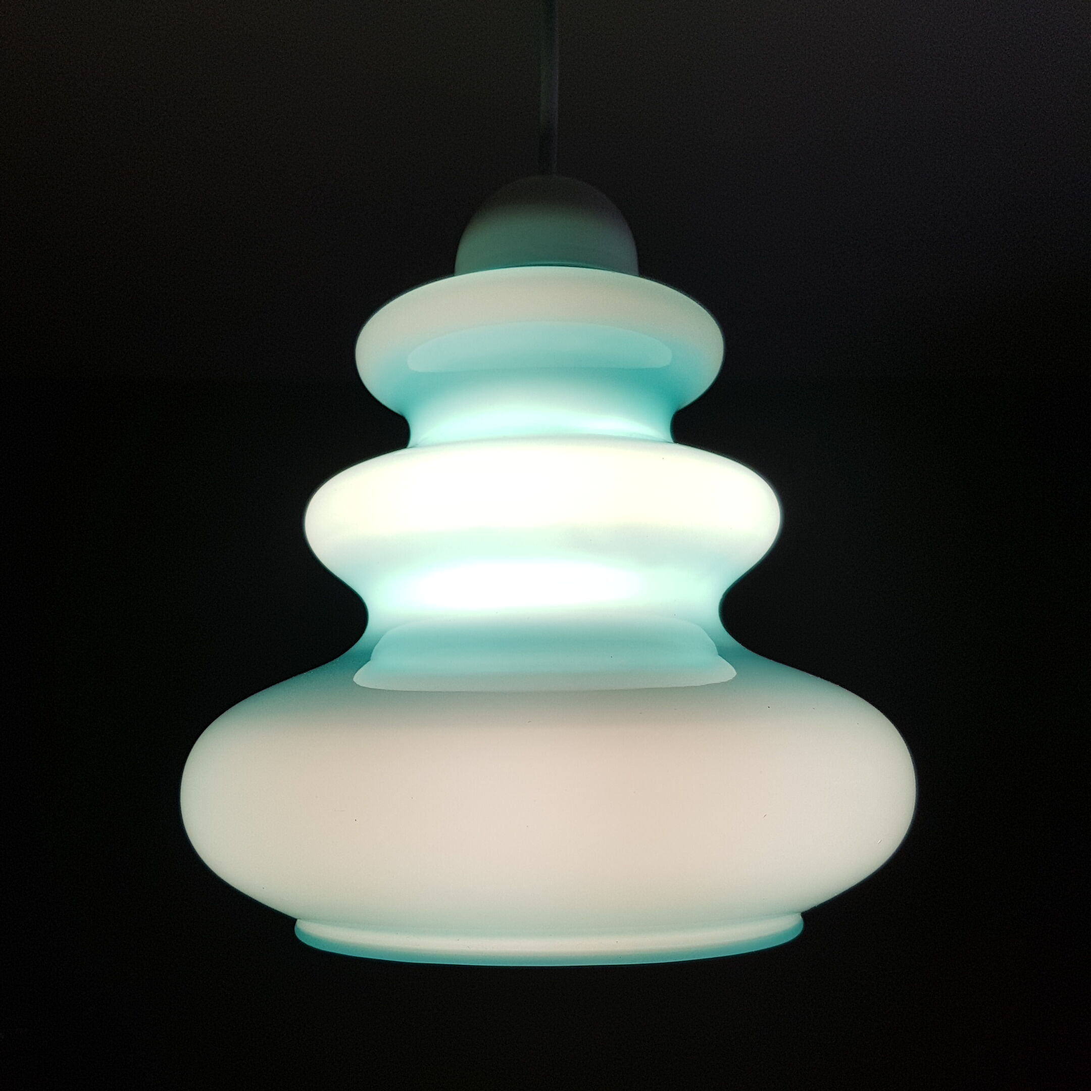 Lustre globe opaline bleue vintage