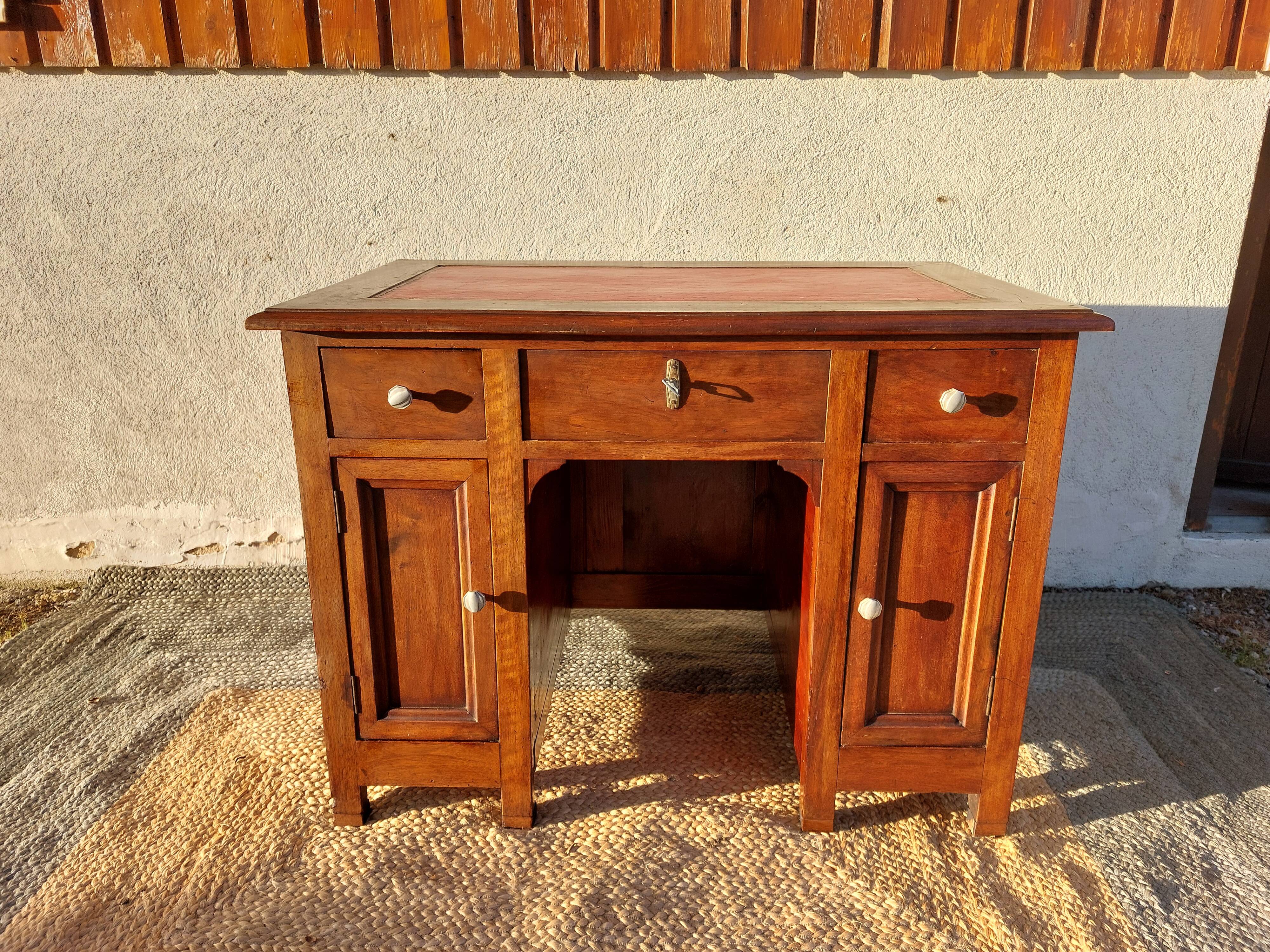 bureau enfant, ado, bois massif et cuir rouge