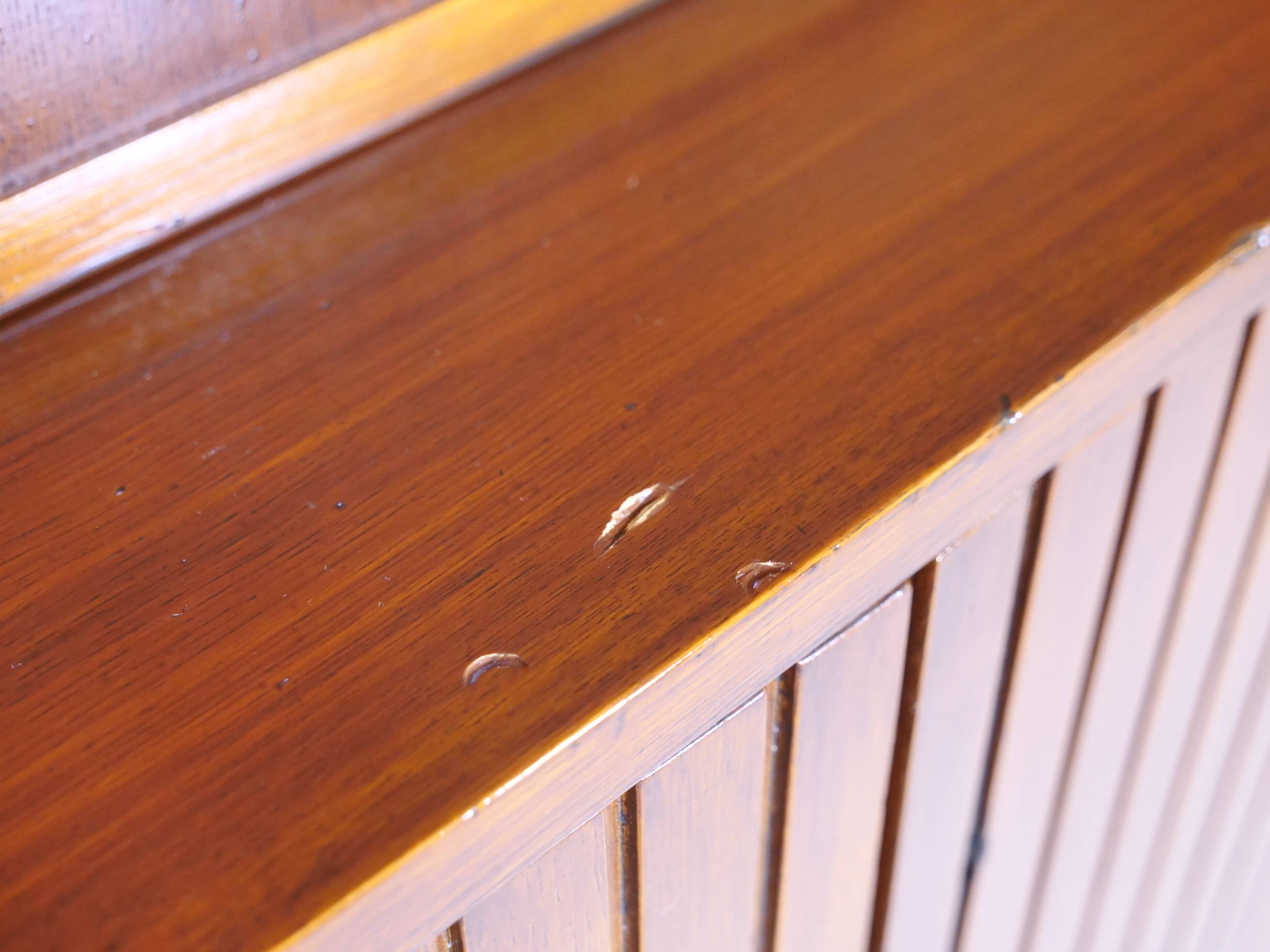 Cabinet de bar des années 60 en teck.
