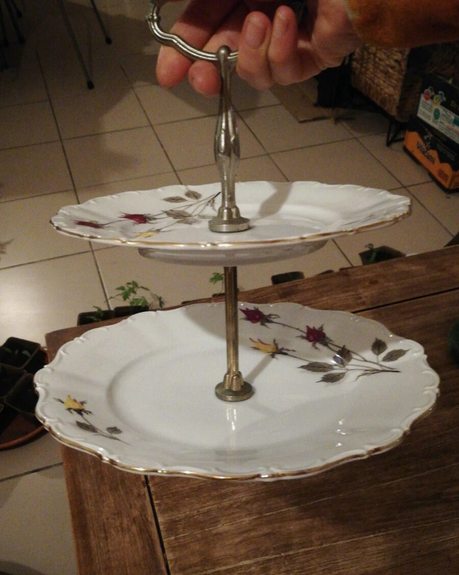 Servant display for cakes or porcelain cheeses Vintage red and yellow roses