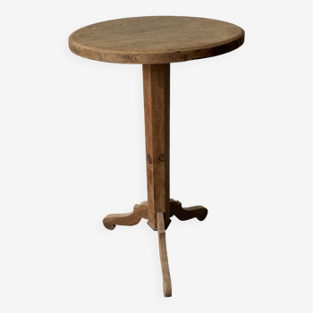 Tripod pedestal table