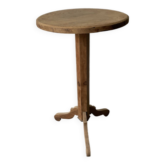 Tripod pedestal table