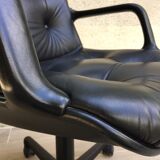 Comforto leather armchair by Mobilier international