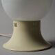 Lampe champignon en verre à boule de design Space Age des années 1970, en verre opalin blanc.