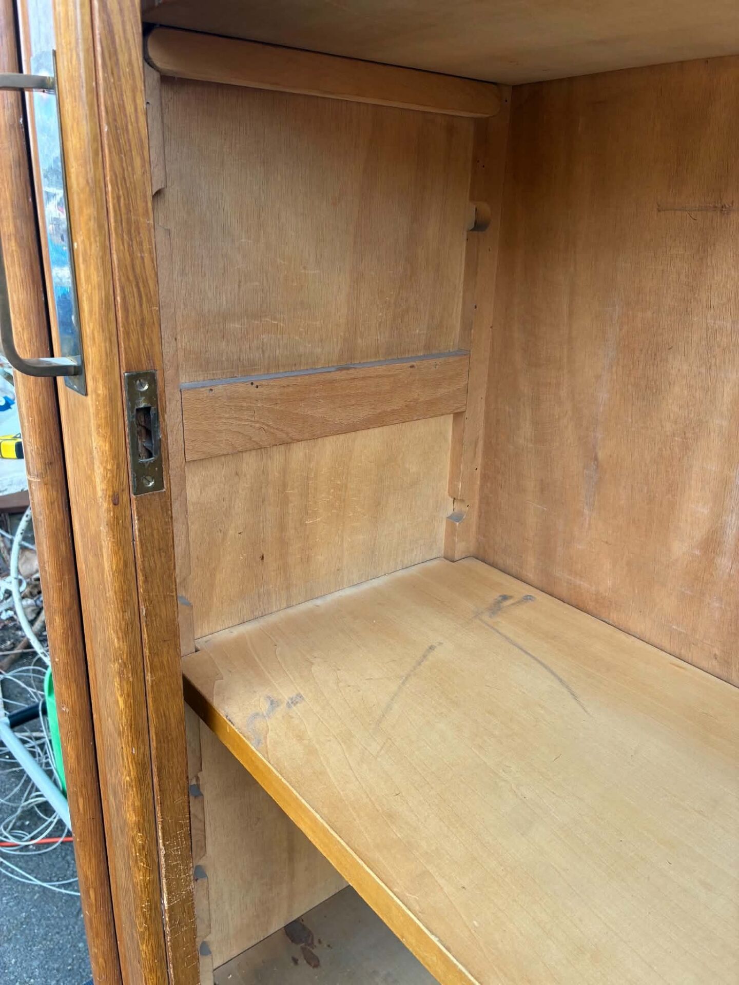 Armoire à étagères