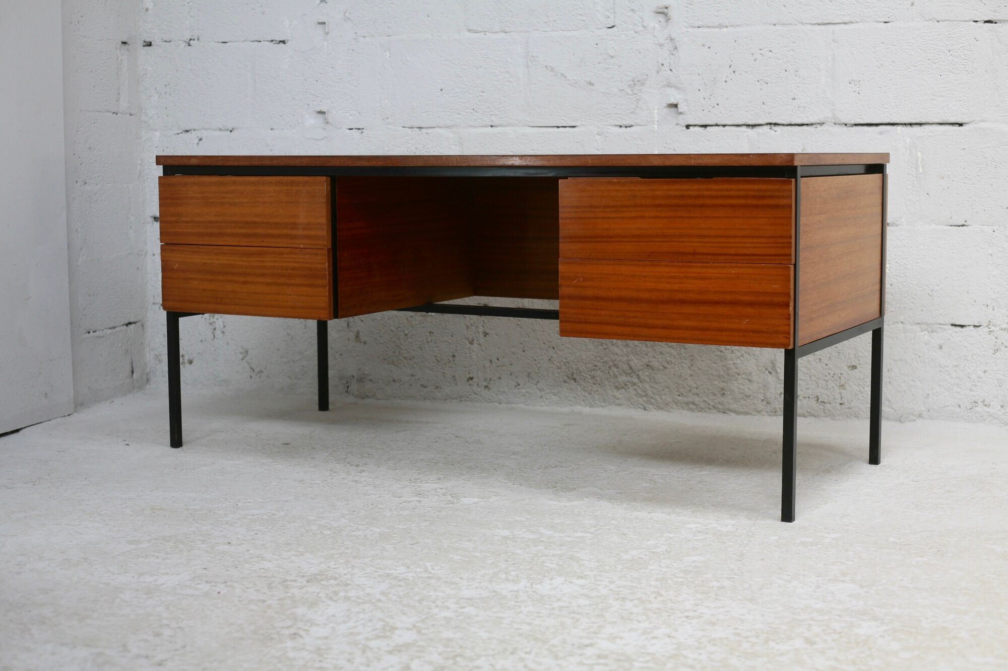 Desk 620 by Pierre guariche, Huchers Minvielle, France, circa 1955