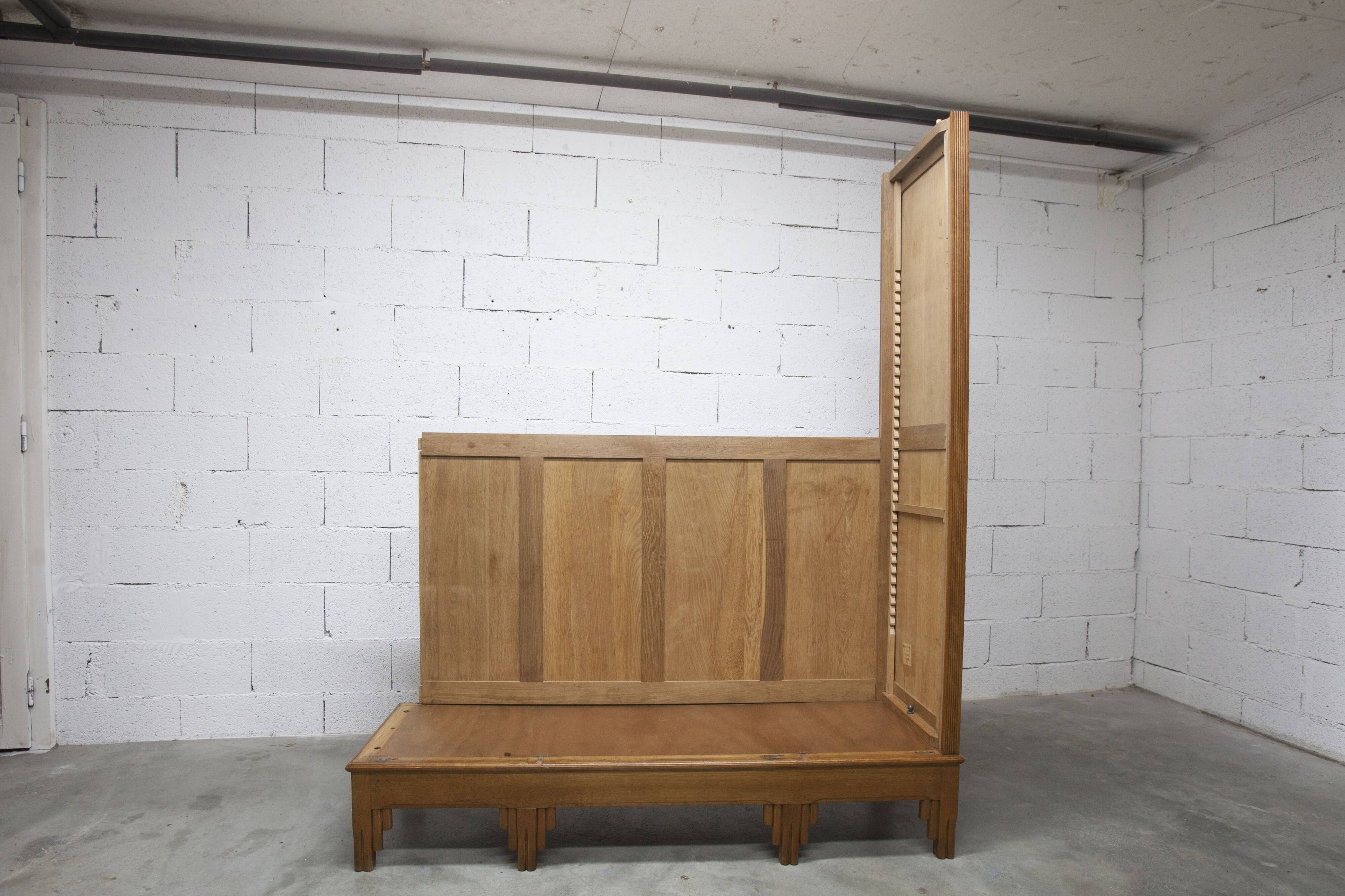 Art Deco oak sculpted wardrobe - Flemish workshop circa 1930