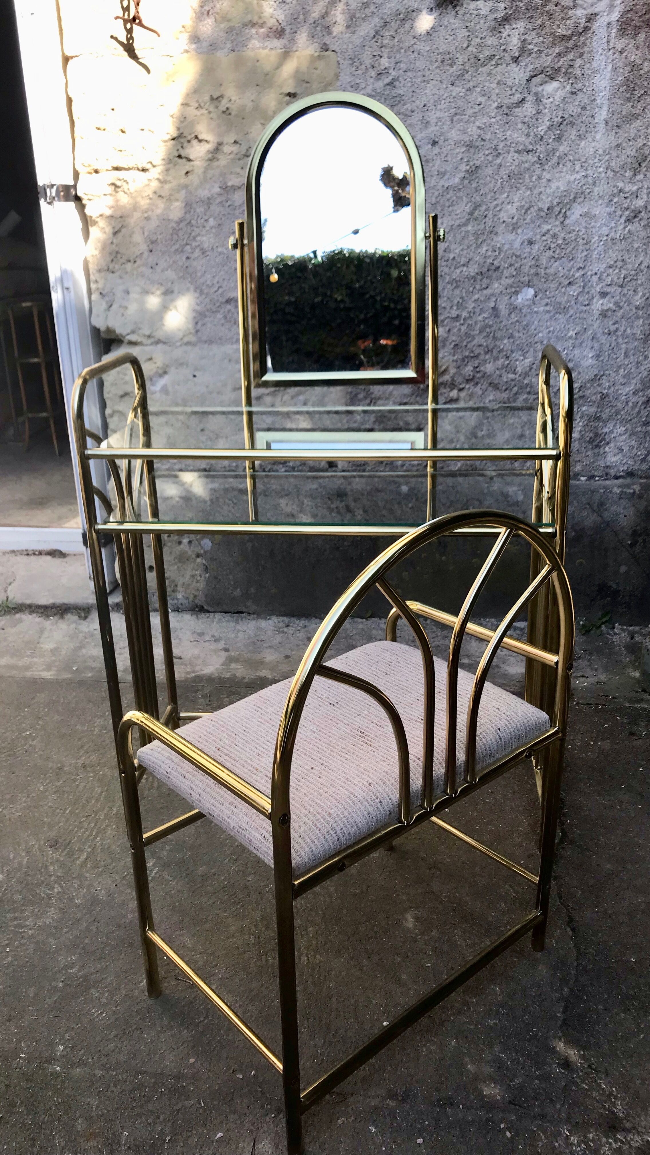 Golden dressing table and armchair