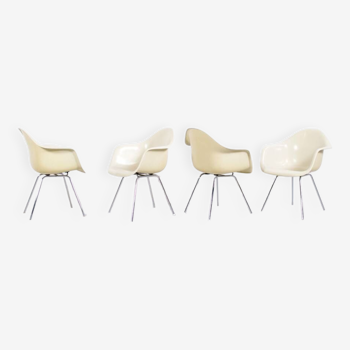 4 DAX Eames armchairs from the 60's Herman Miller mobilier international