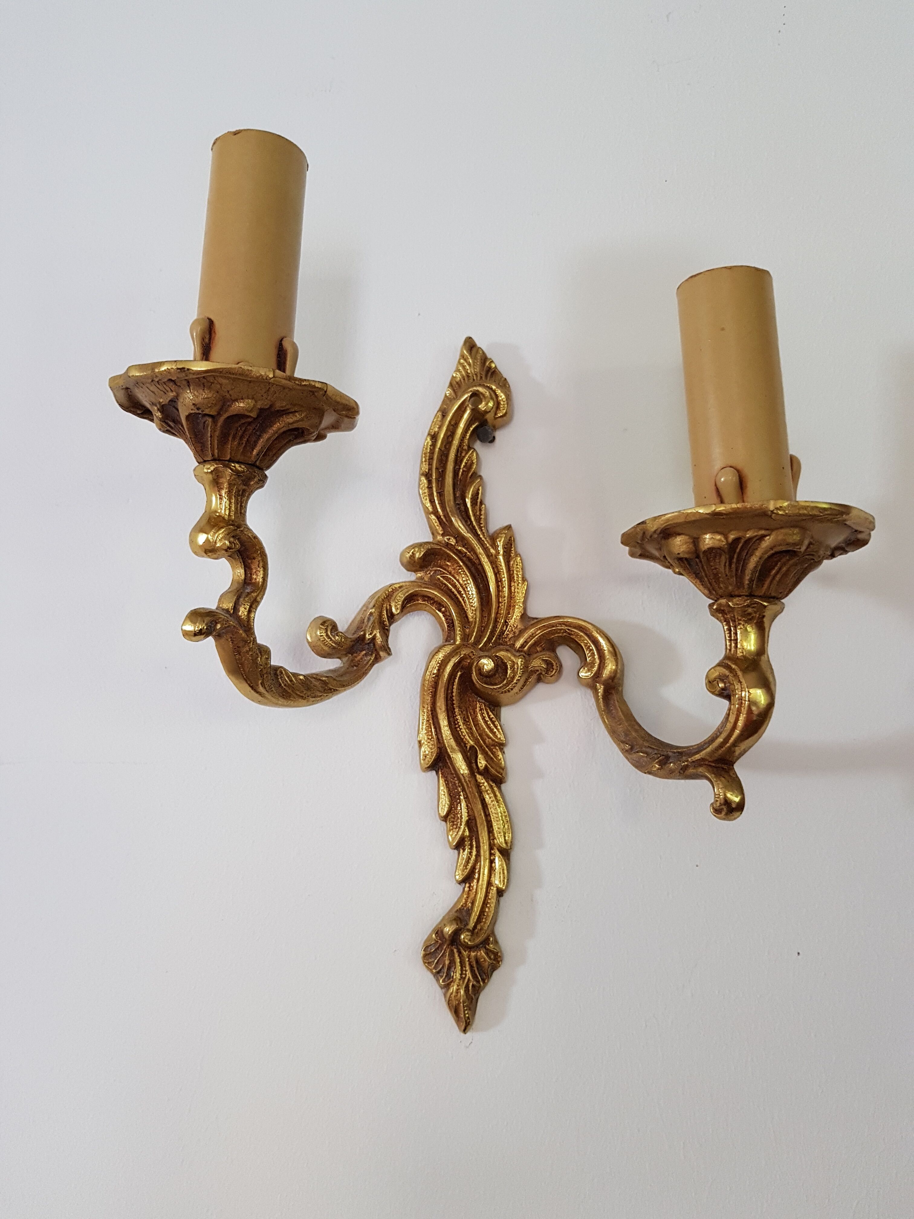 Gold wall lamp