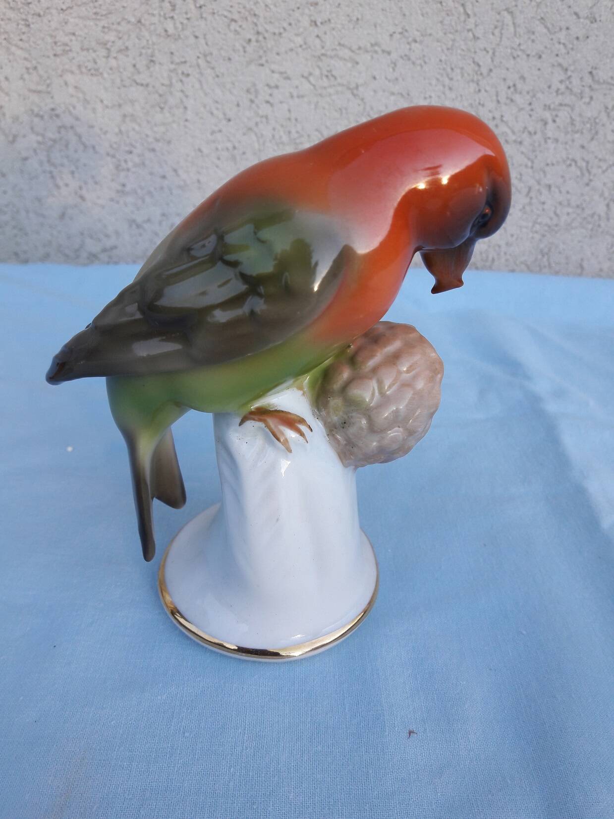 Porcelain bird