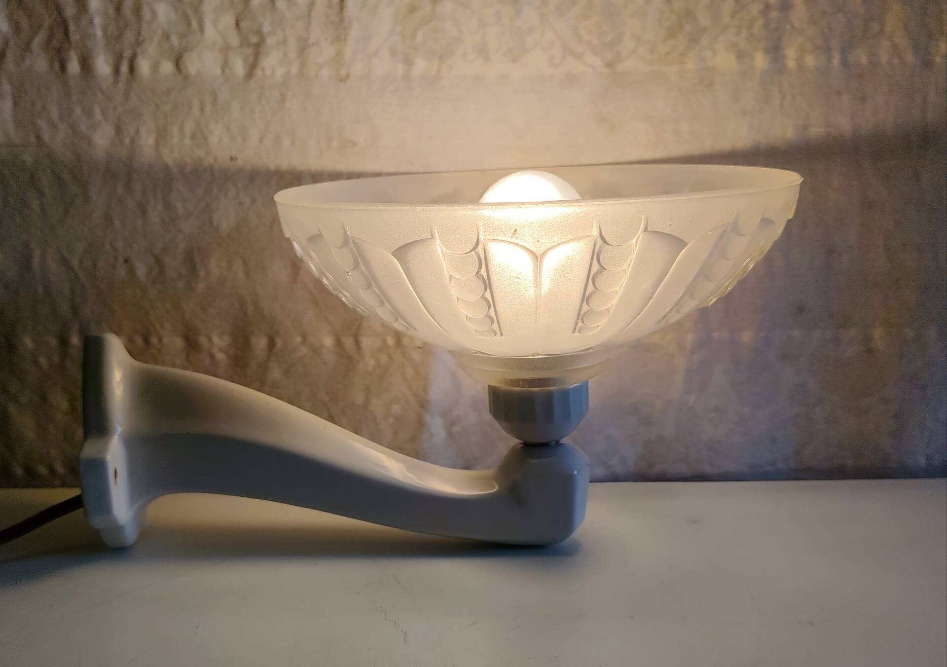 Art Deco wall light in porcelain and glass paste - 1930s/40s