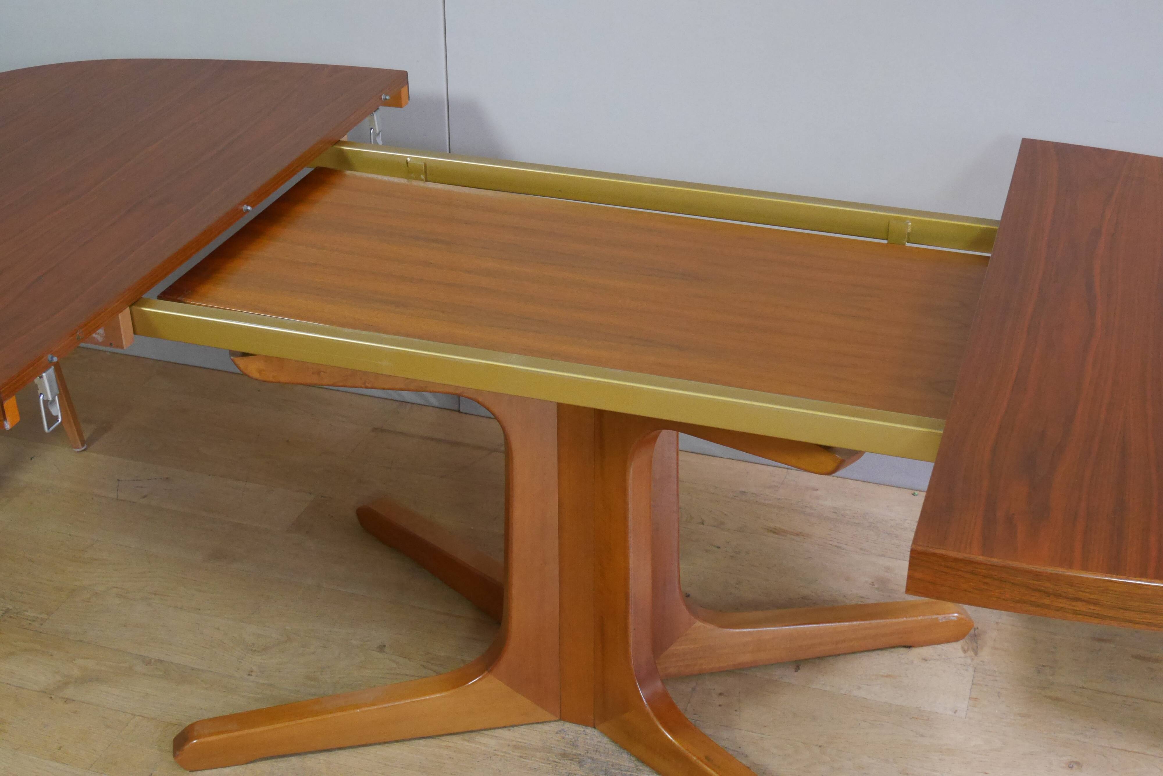 Baumann oval teak table with extensions