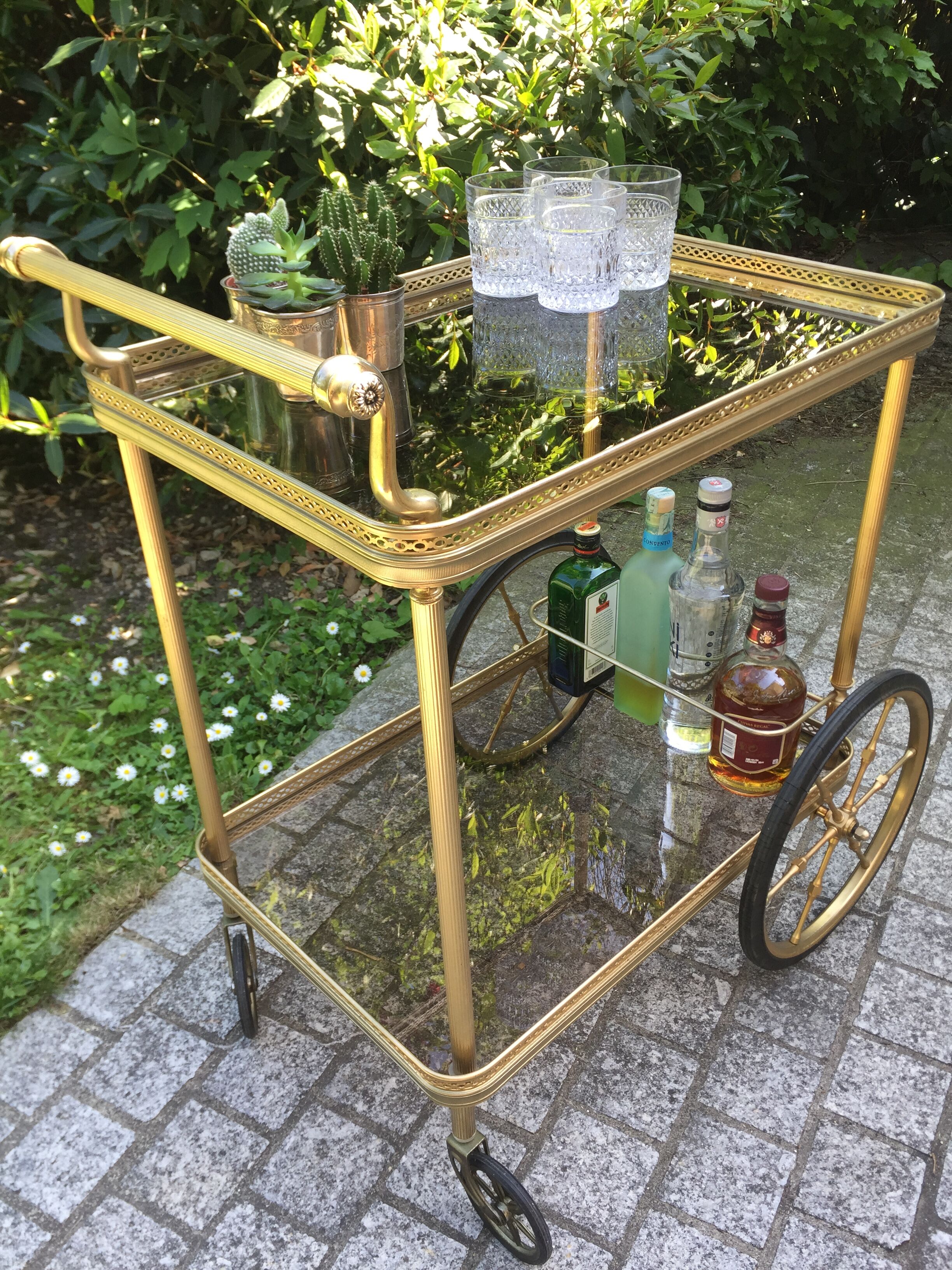 Serving wheels in gold metal & glass vintage 1960