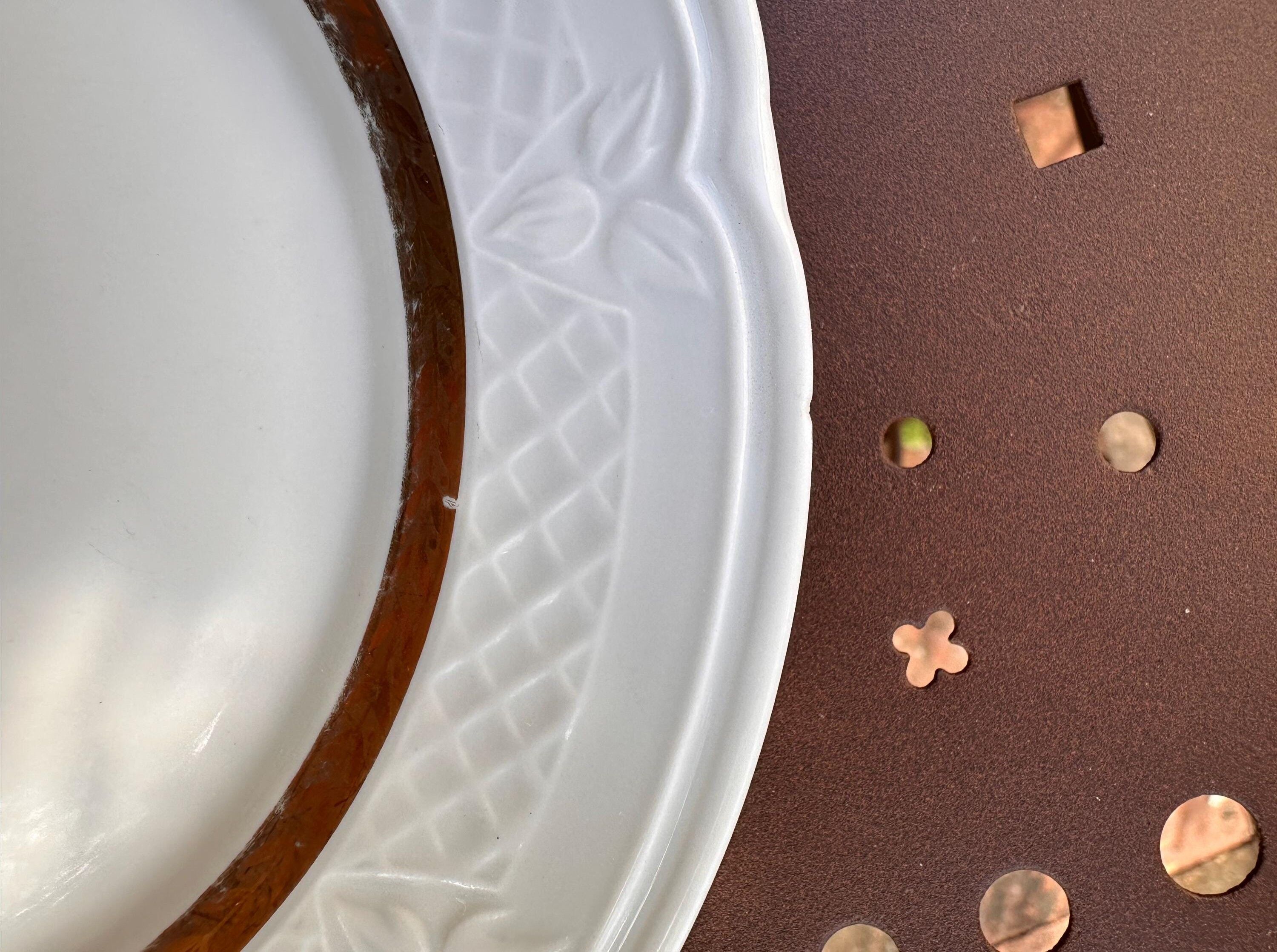 Set of 6 dessert plates in Berry porcelain – White and gold